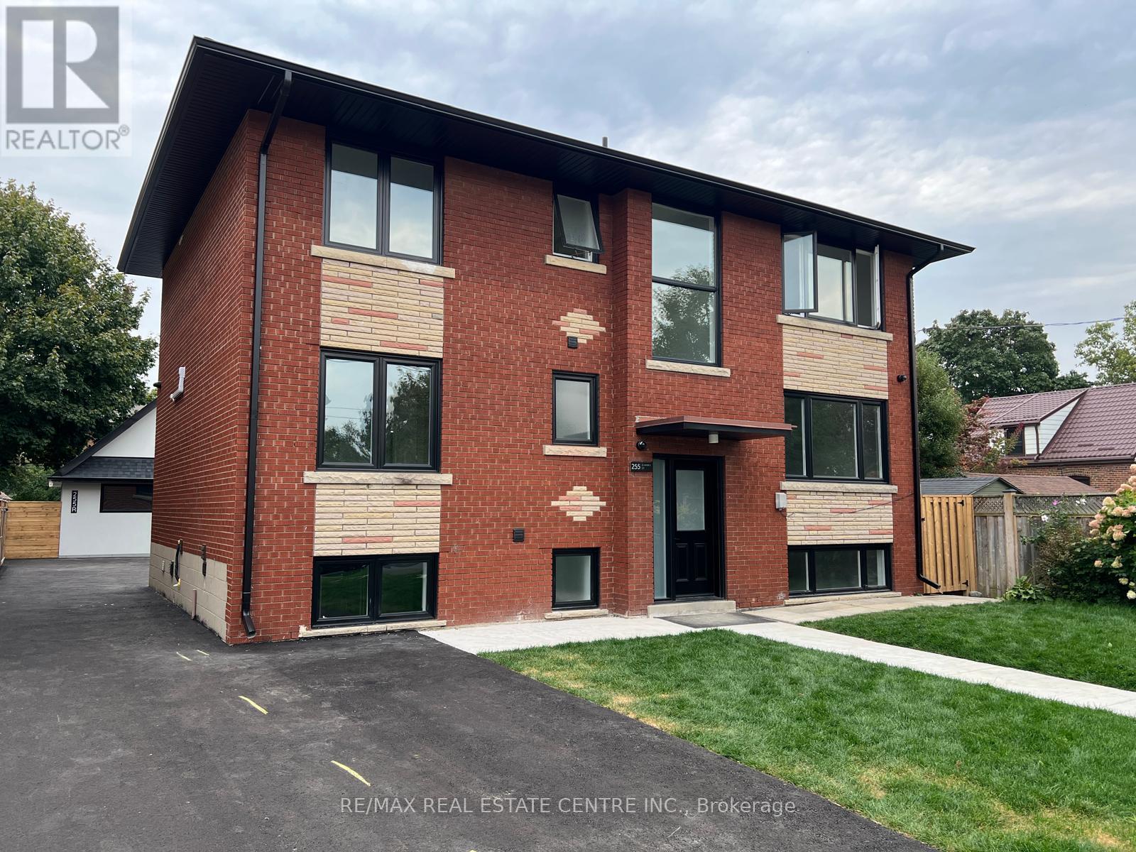 Multiplex at 255 GAMMA STREET, Toronto (Alderwood)