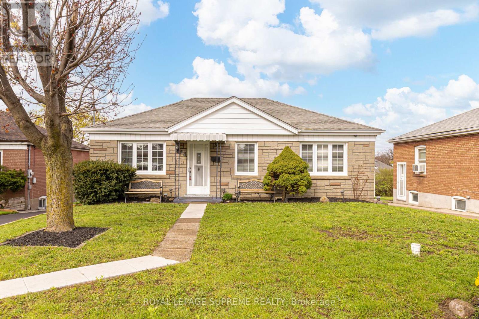 Detached at 18 FAIRWEATHER ROAD, Toronto (Brookhaven-Amesbury)