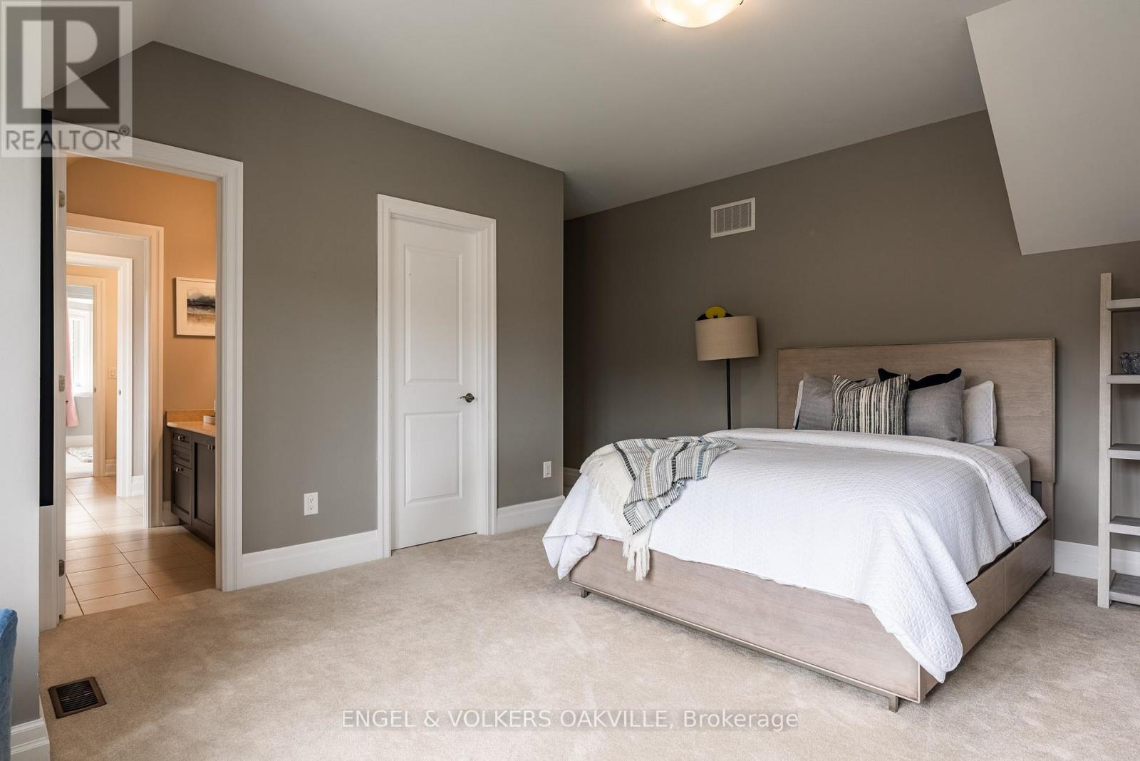 Detached at 33 BARRACLOUGH BOULEVARD, Halton Hills