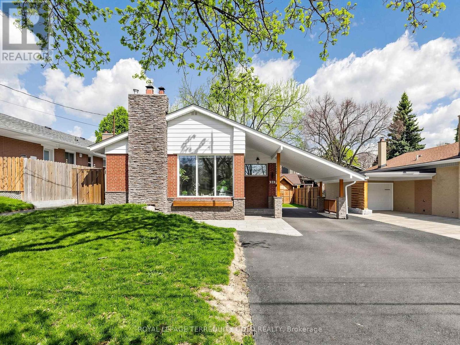 Detached at 14 HEDGES BOULEVARD, Toronto (Princess-Rosethorn)