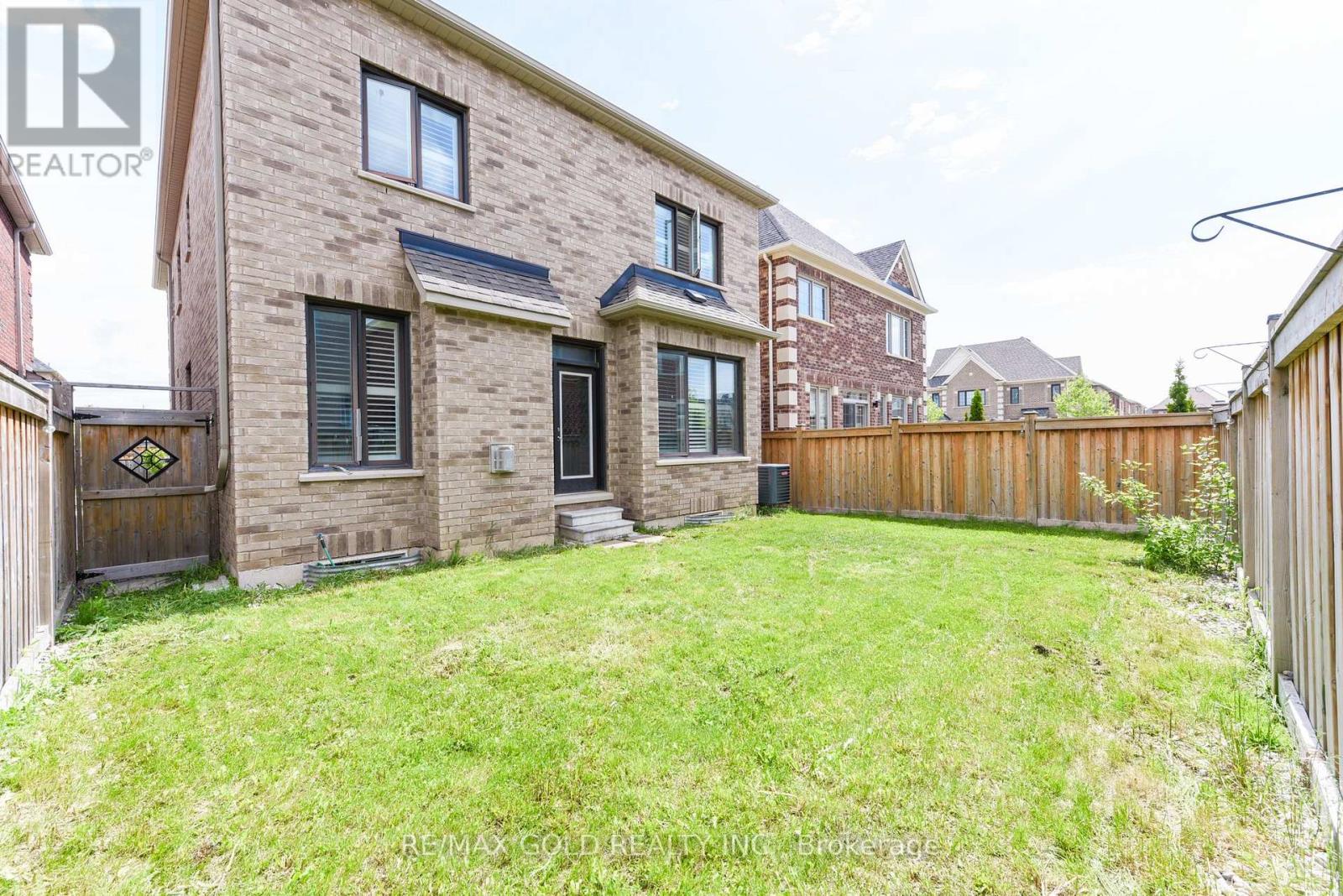 Detached at 1270 MCPHEDRAN POINT, Milton