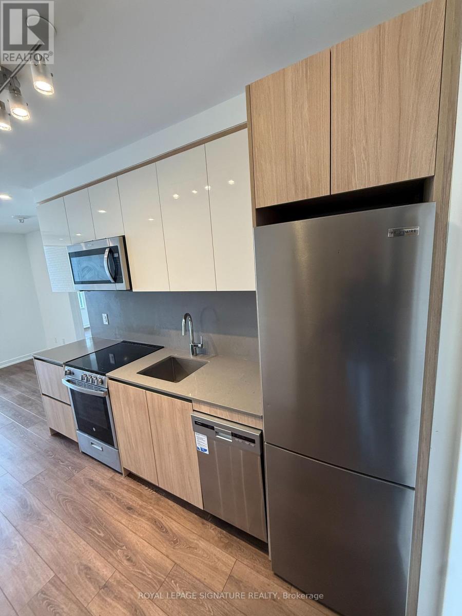 Apartment at 822 - 3100 KEELE STREET, Toronto (Downsview-Roding-CFB)