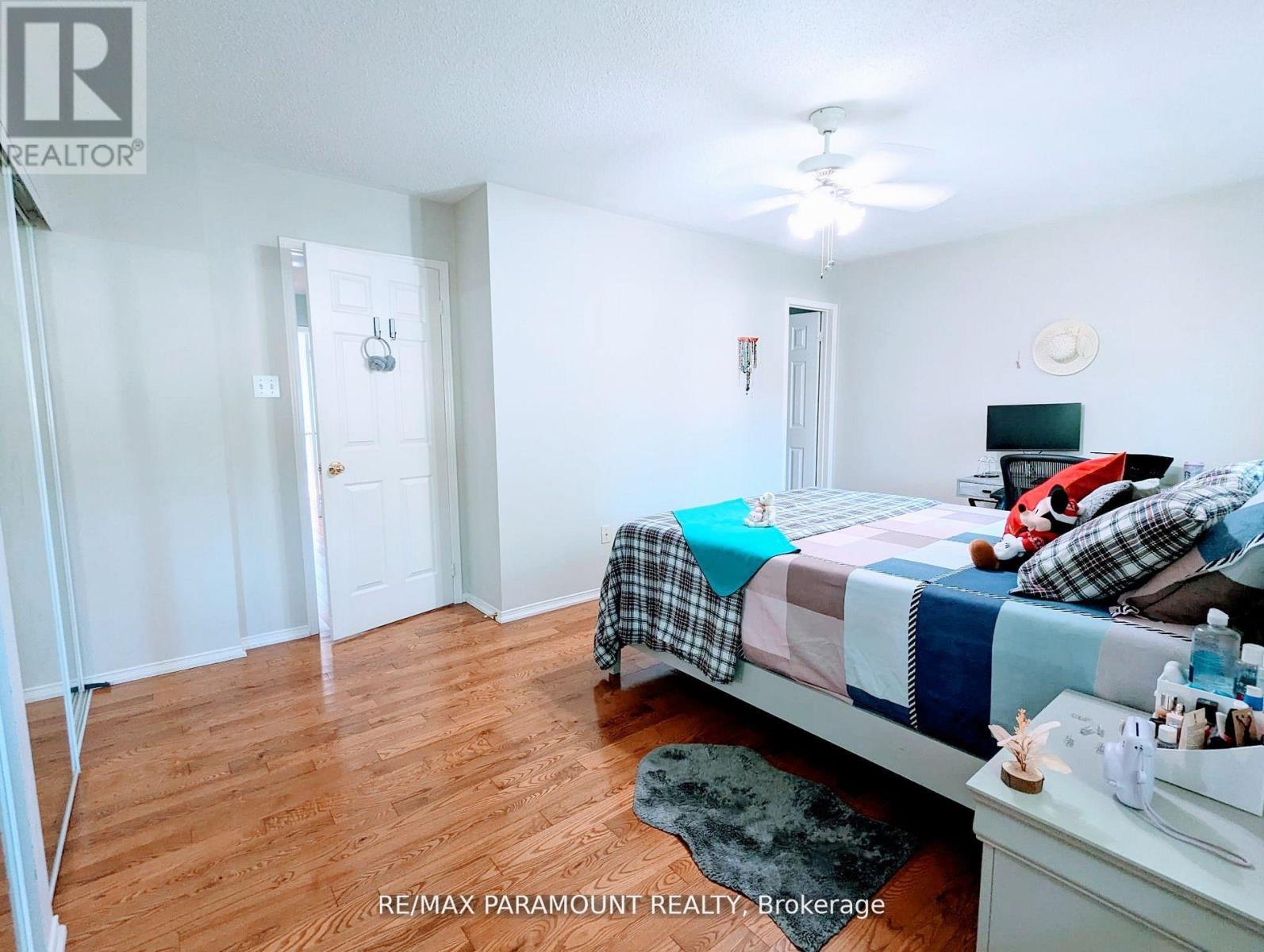 Townhouse at 37 WICKSTEAD COURT, Brampton