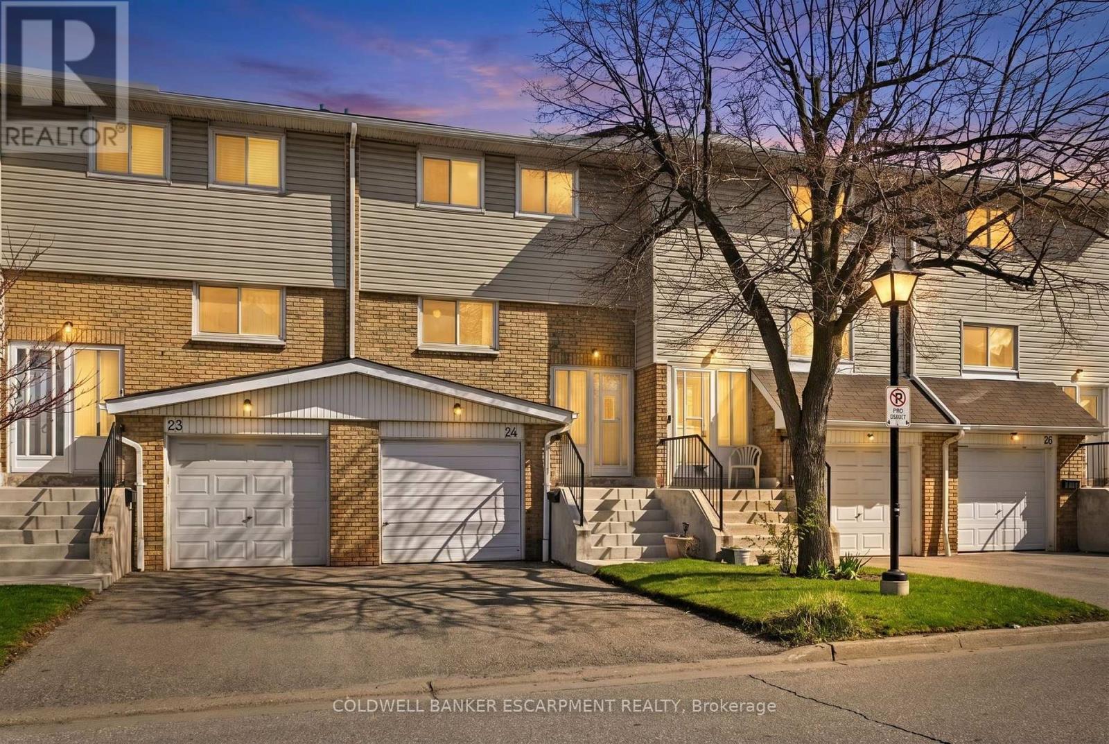 Townhouse at 24 LINCOLN COURT E, Brampton (Bramalea West Industrial)