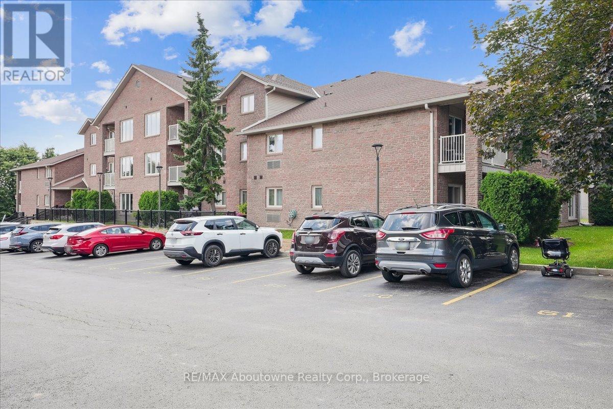Apartment at 62 - 3050 PINEMEADOW DRIVE, Burlington