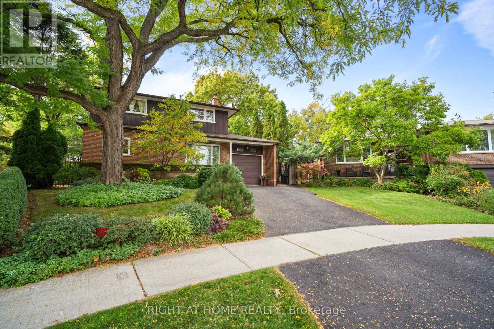Detached at 20 WEST DEANE VALLEY ROAD, Toronto (Eringate-Centennial-West Deane)