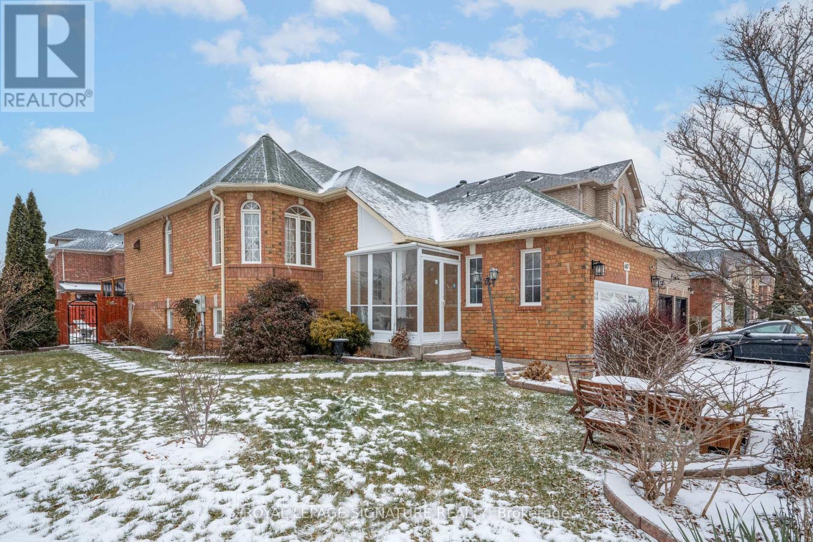 Detached at 687 TWAIN AVENUE, Mississauga (Meadowvale Village)