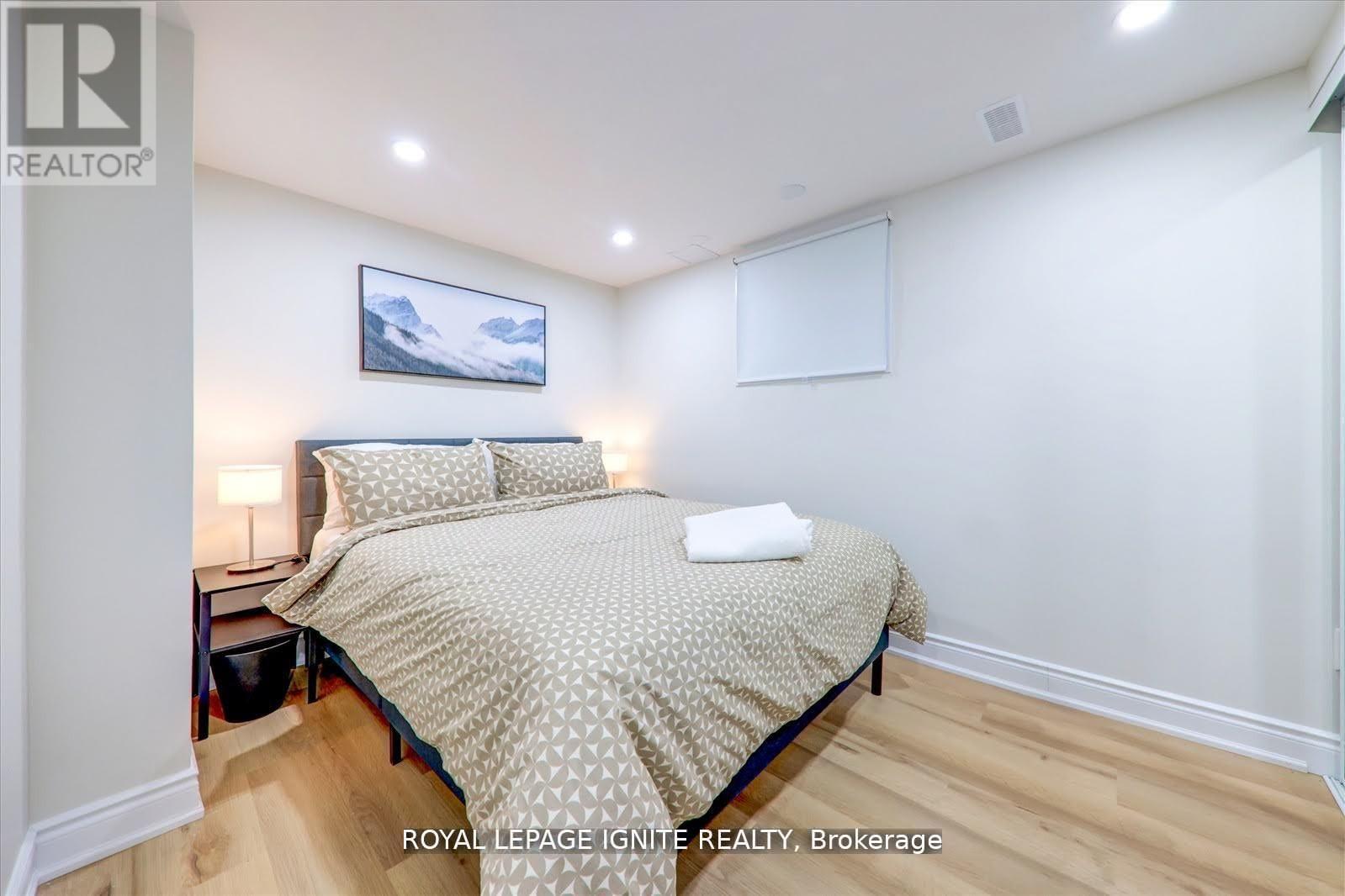 Semi-Detached/Link at BSMT - 4023 BISHOPSTOKE LANE, Mississauga
