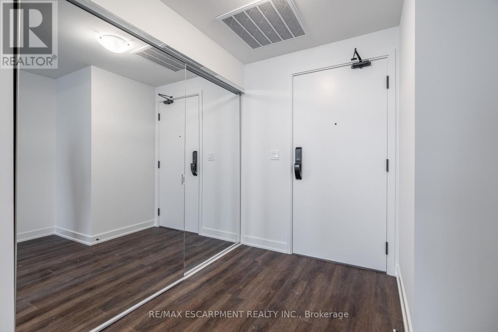 Apartment at 1205 - 2075 LAKESHORE BOULEVARD, Burlington (Brant)