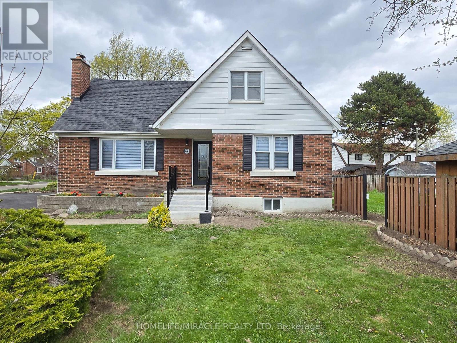 Detached at 21 GREGORY STREET, Brampton (Downtown Brampton)