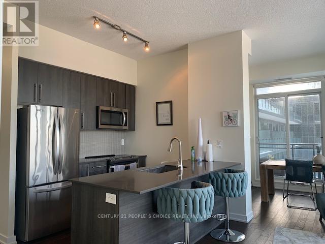 Apartment at 601 - 510 CURRAN PLACE, Mississauga (City Centre)