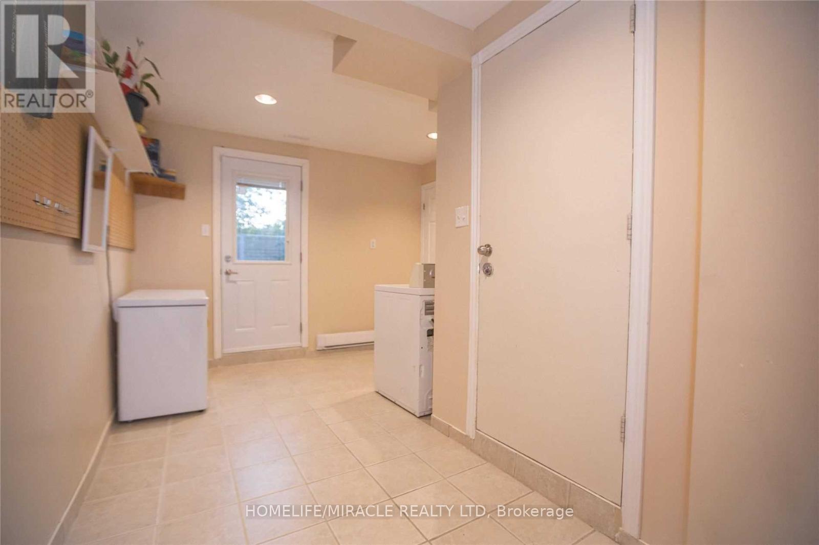 Townhouse at 38 HOSKINS SQUARE, Brampton