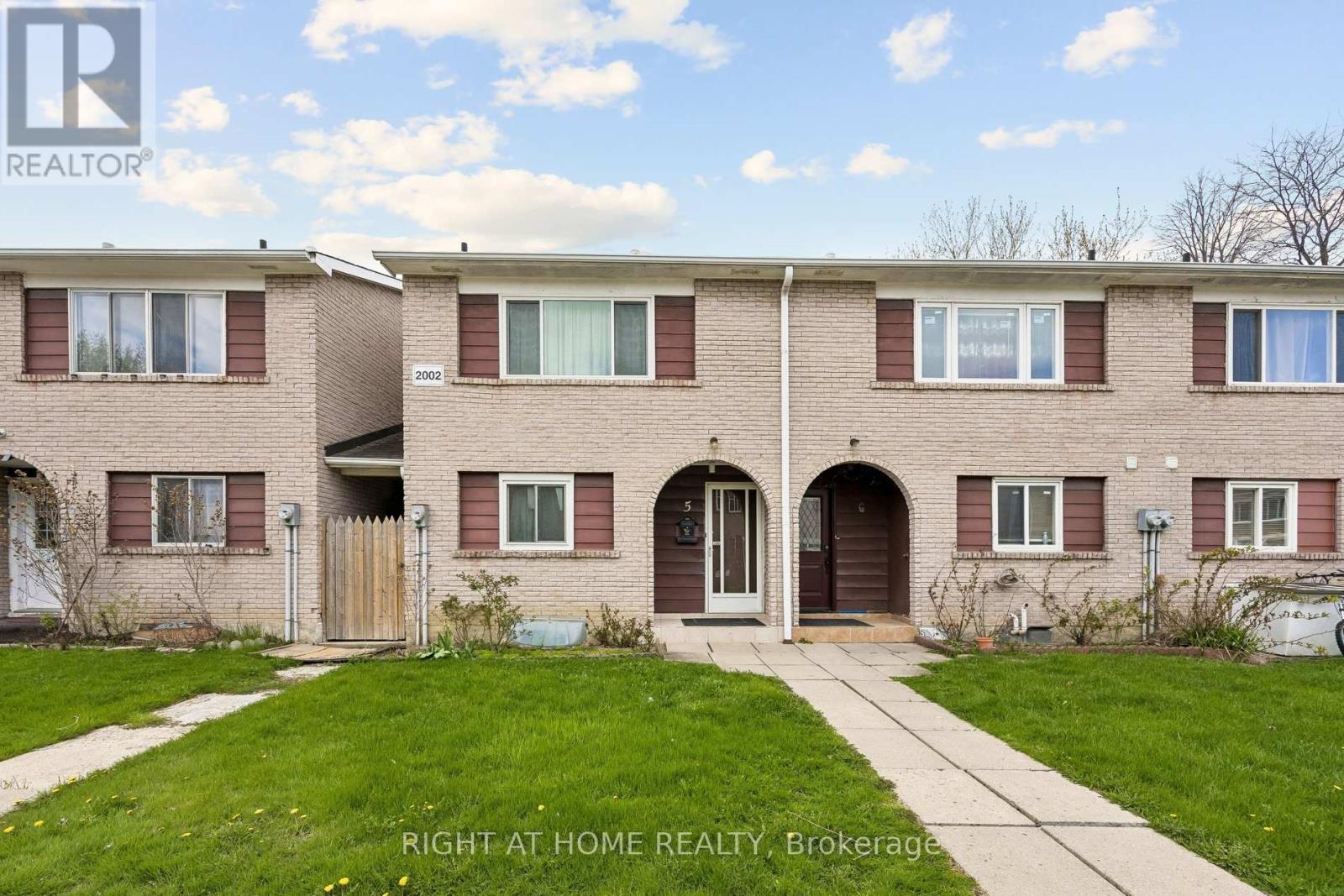 Townhouse at 5 - 2002 MARTIN GROVE ROAD, Toronto (West Humber-Clairville)