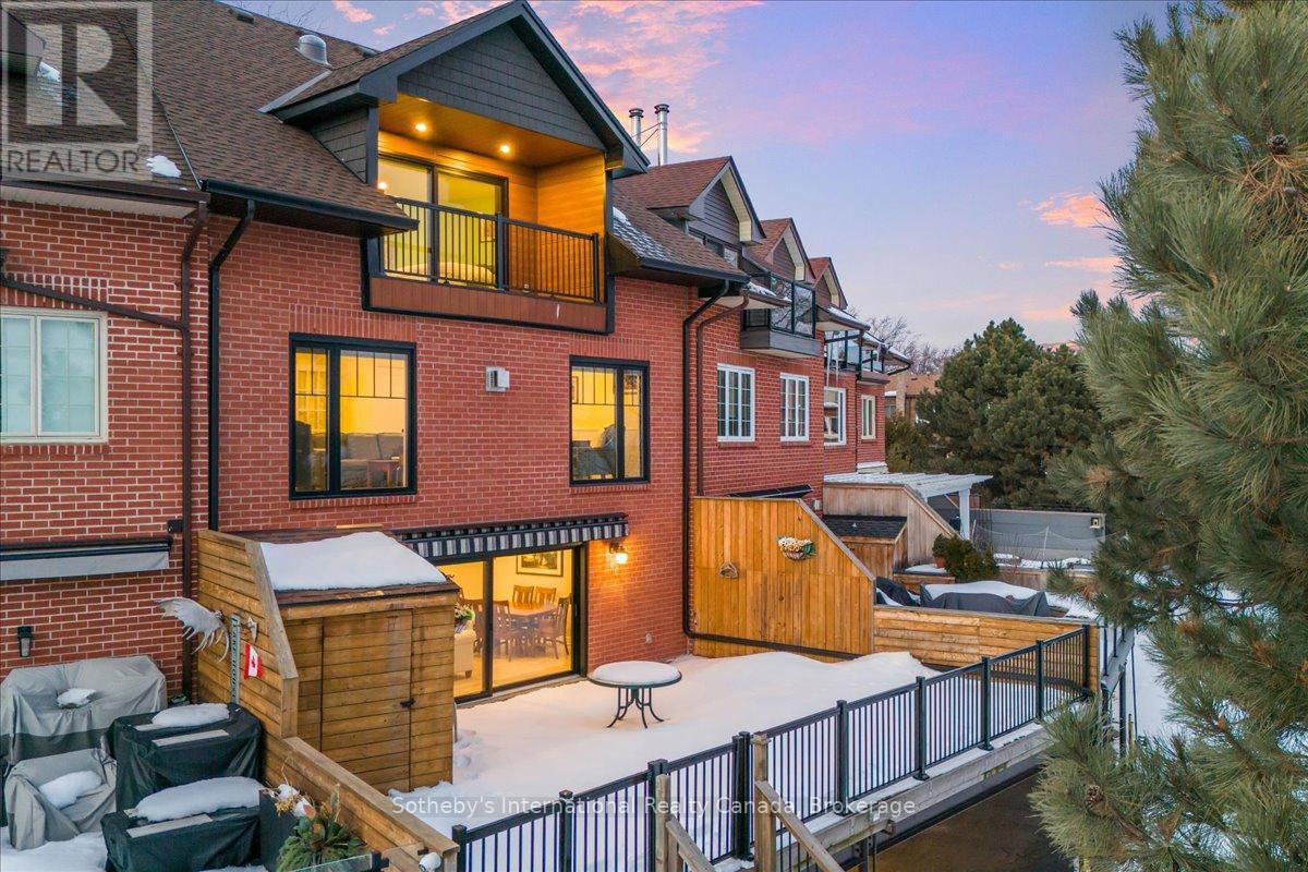 Townhouse at 10 SOUTHWIND TERRACE, Oakville (BR Bronte)