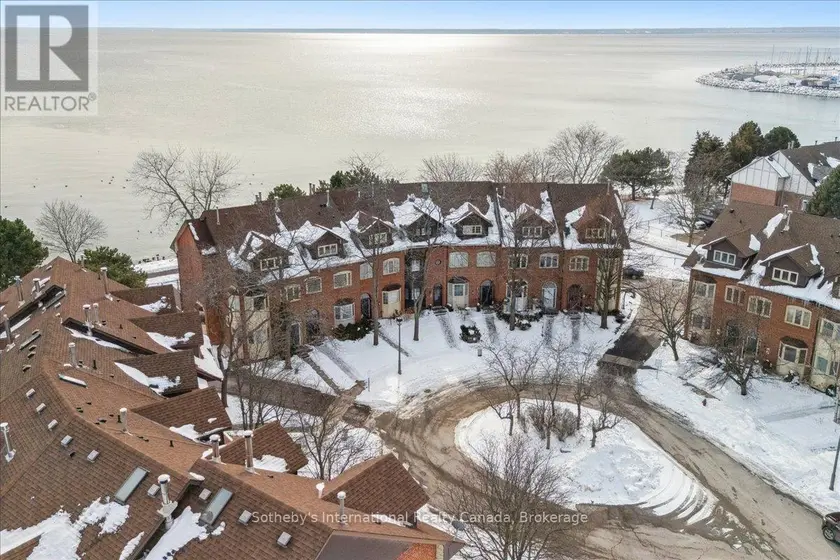 Townhouse at 10 SOUTHWIND TERRACE, Oakville