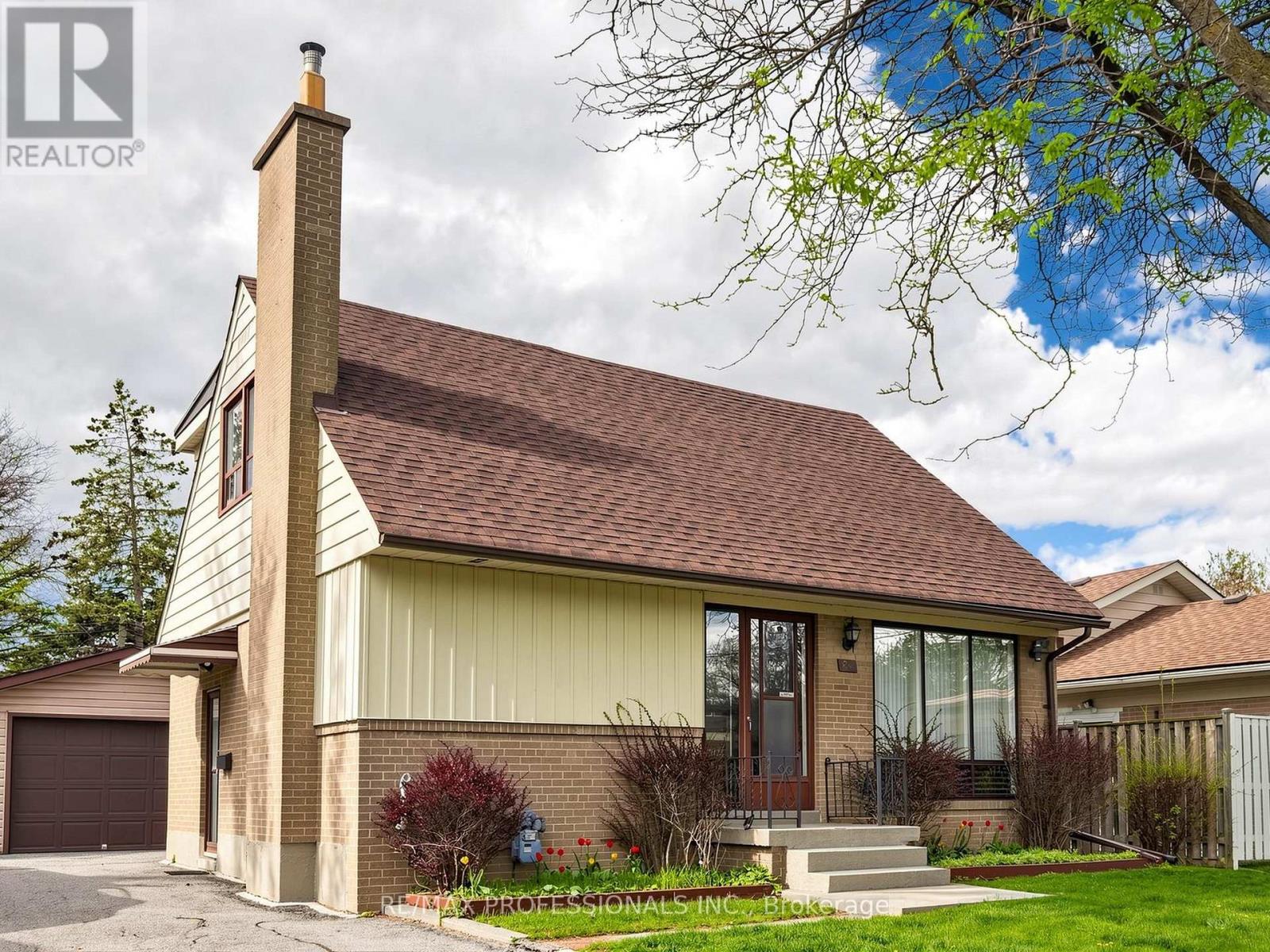 Detached at 26 HENLEY CRESCENT, Toronto (Rexdale-Kipling)