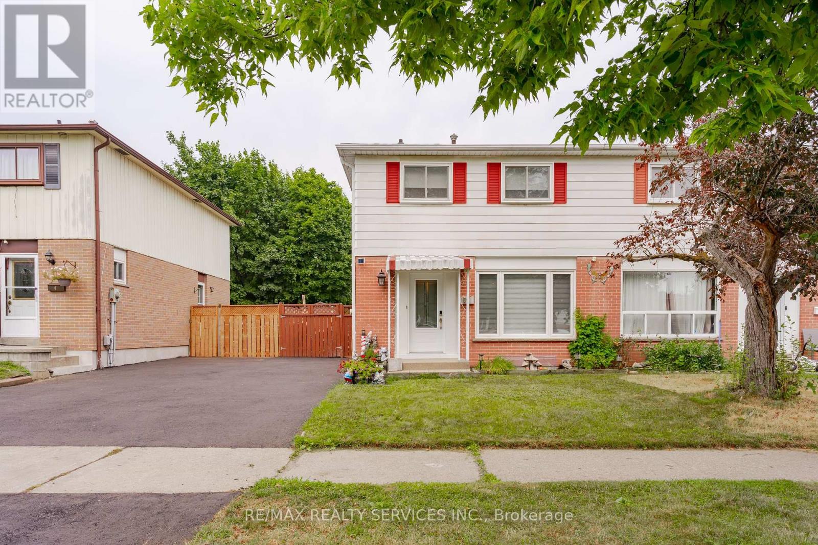 Semi-Detached/Link at 6 LAUDERDALE ROAD, Brampton (Madoc)