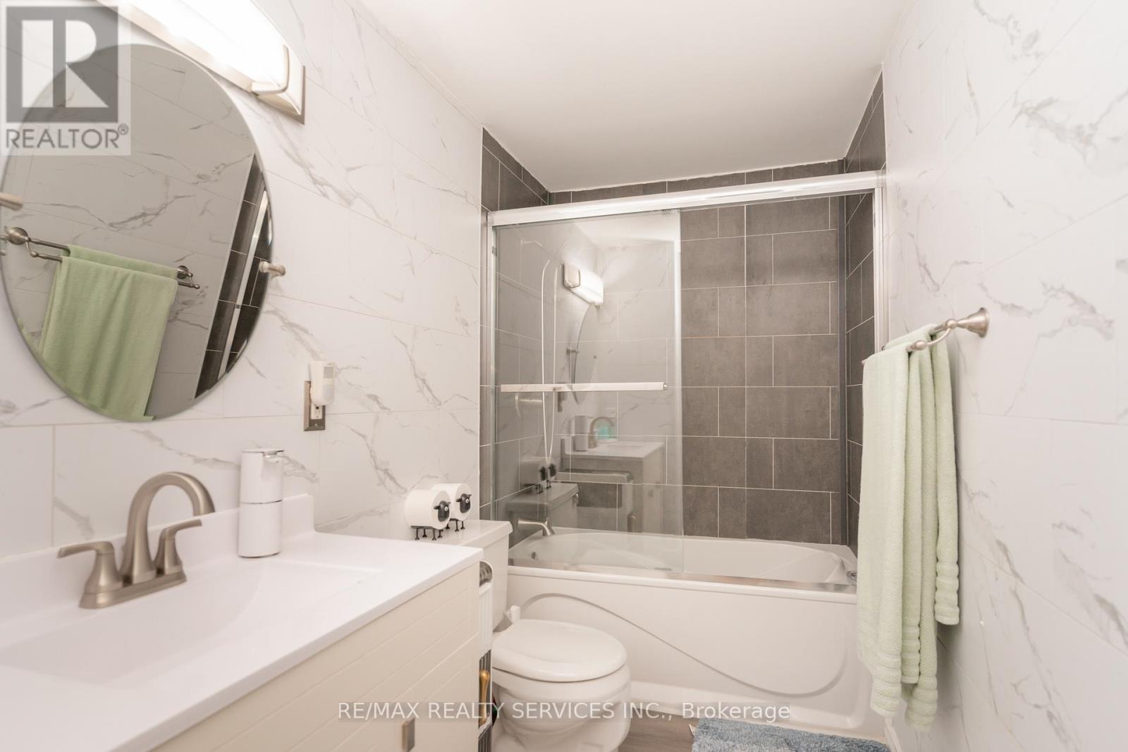 Semi-Detached/Link at 6 LAUDERDALE ROAD, Brampton