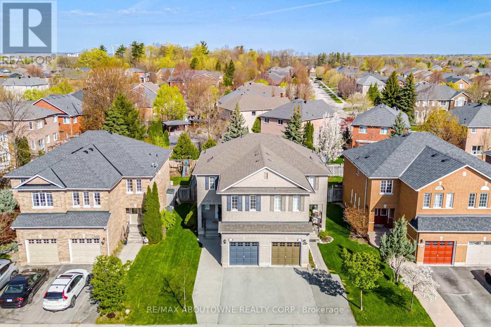 Semi-Detached/Link at 2029 BLUE JAY BOULEVARD, Oakville (WT West Oak Trails)