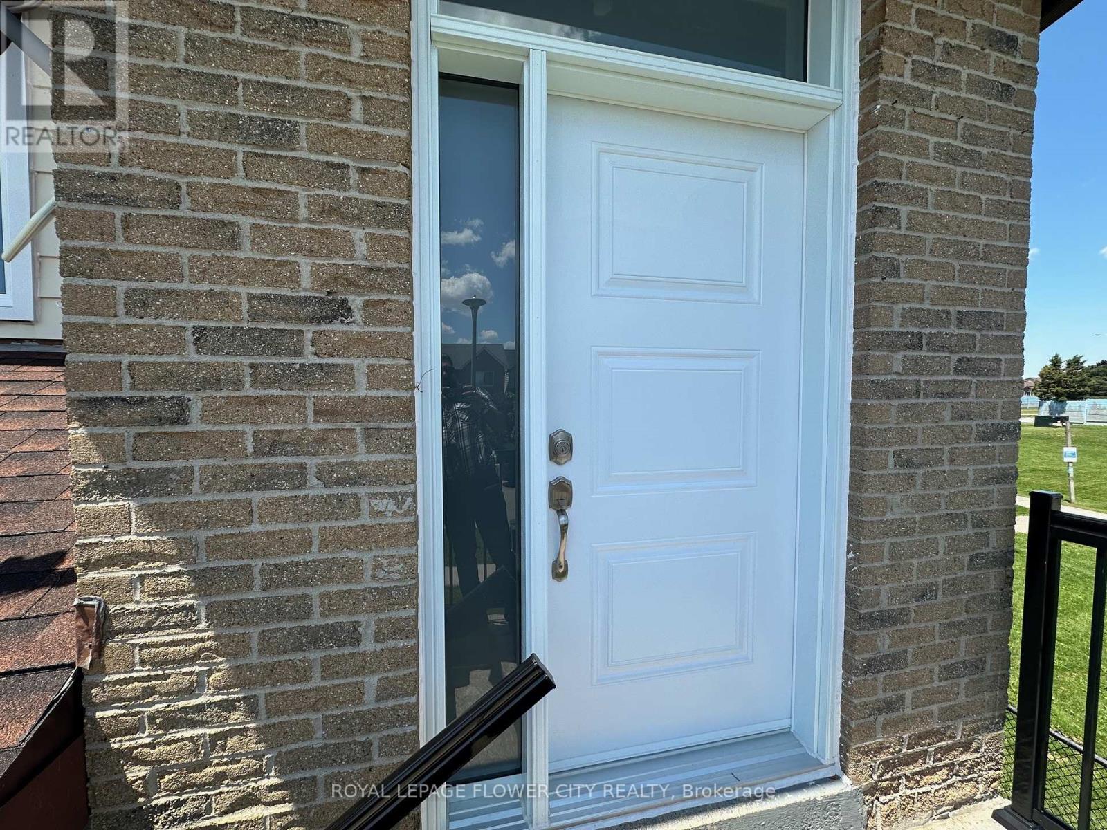 Semi-Detached/Link at BSMT - 415 HANSEN ROAD N, Brampton (Madoc)