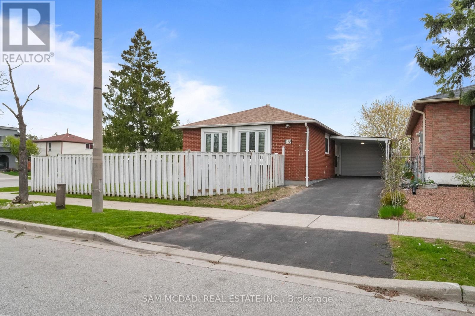Detached at 19 SHALOM CRESCENT, Toronto (West Humber-Clairville)