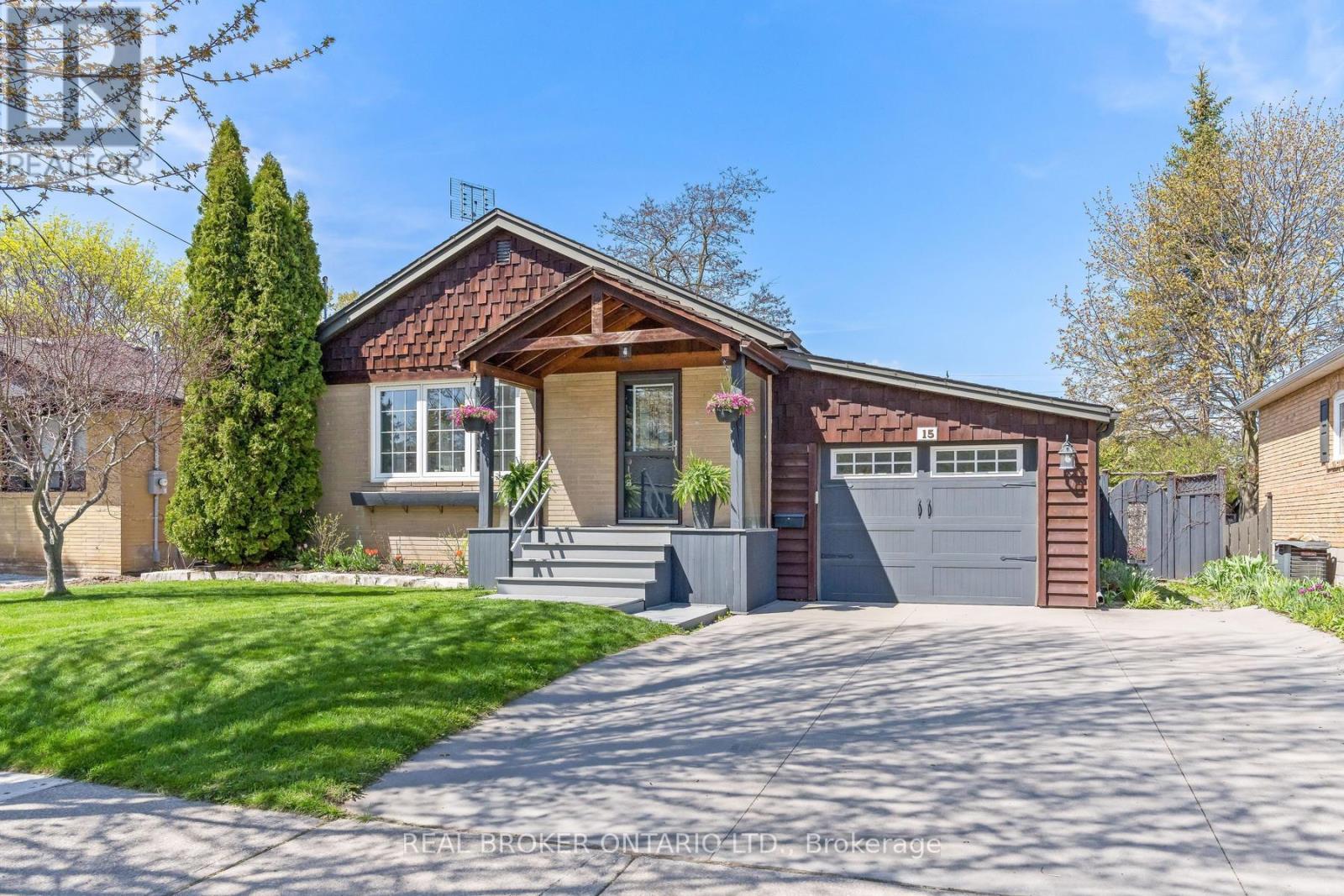 Detached at 15 BYRON STREET, Halton Hills (Georgetown)