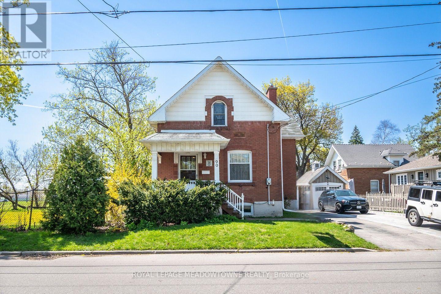 Detached at 90 THOMAS STREET, Milton (OM Old Milton)