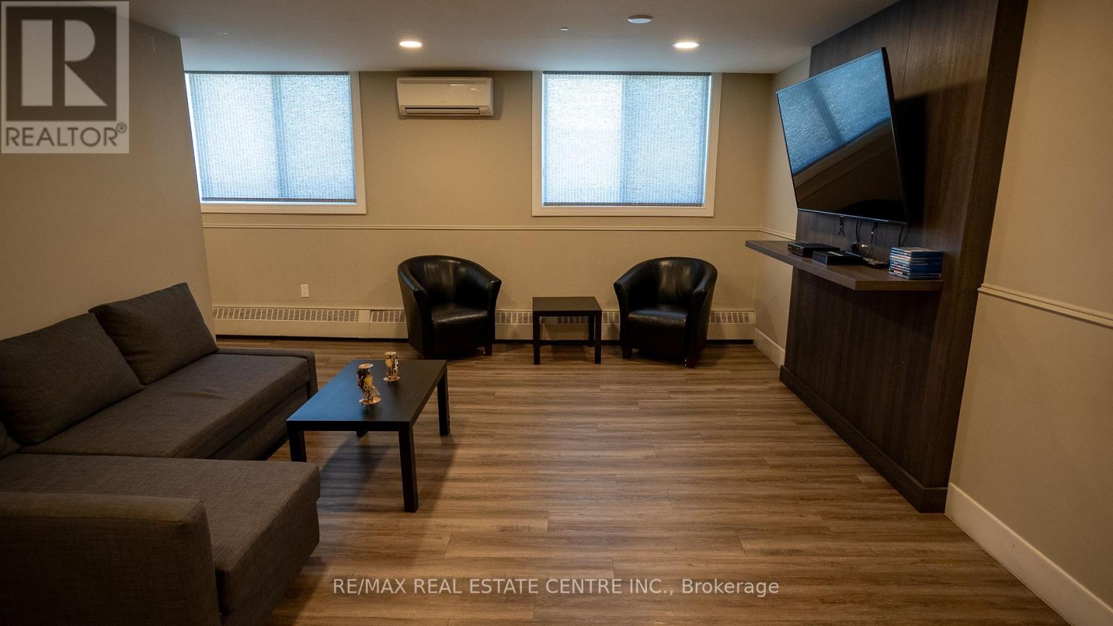 Apartment at 704 - 1100 CAVEN STREET, Mississauga
