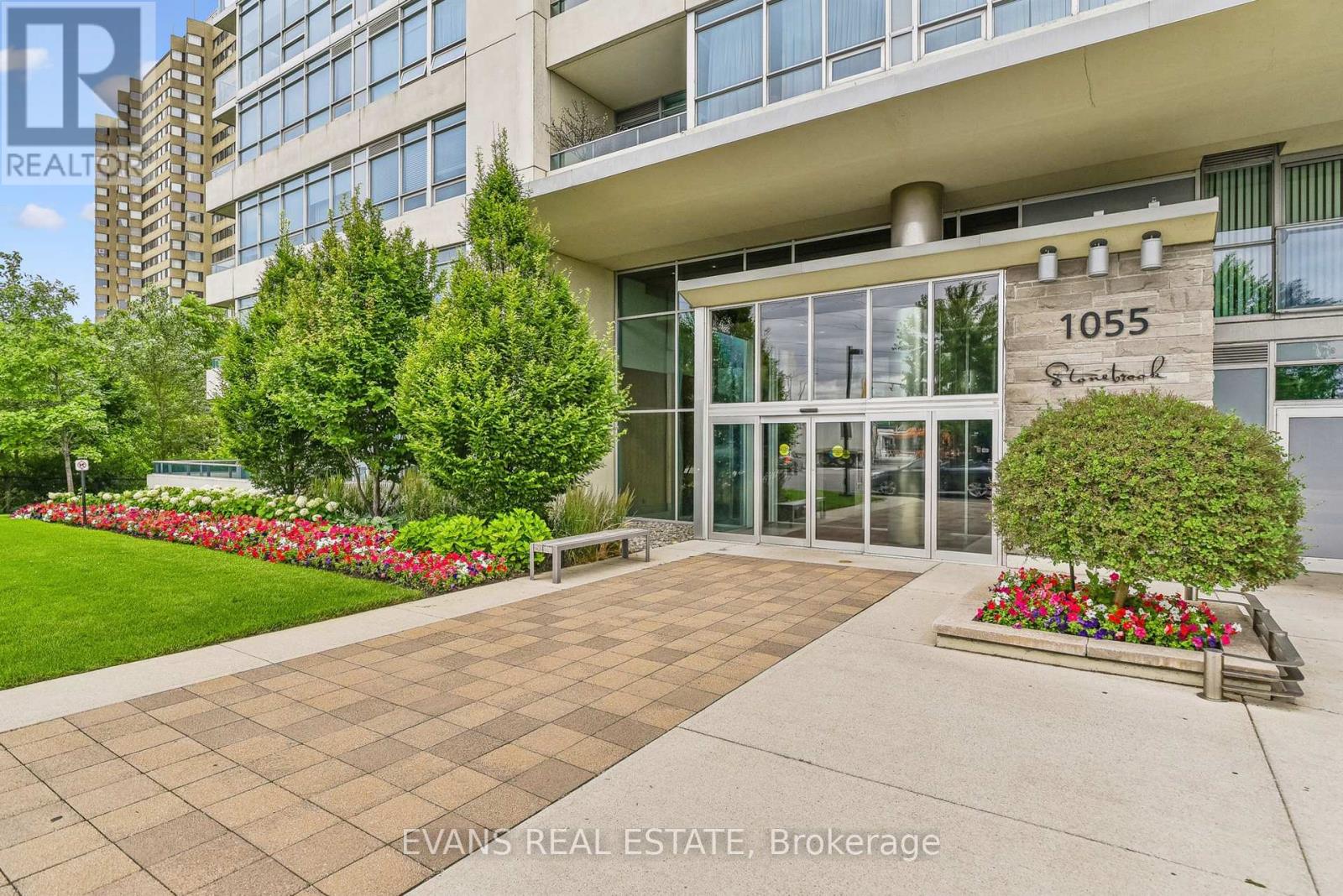 Apartment at 1411 - 1055 SOUTHDOWN ROAD, Mississauga (Clarkson)