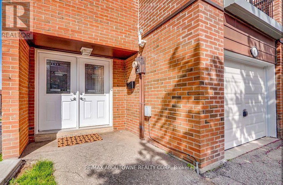 Townhouse at 1 - 180 MISSISSAUGA VALLEY BOULEVARD, Mississauga (Mississauga Valleys)