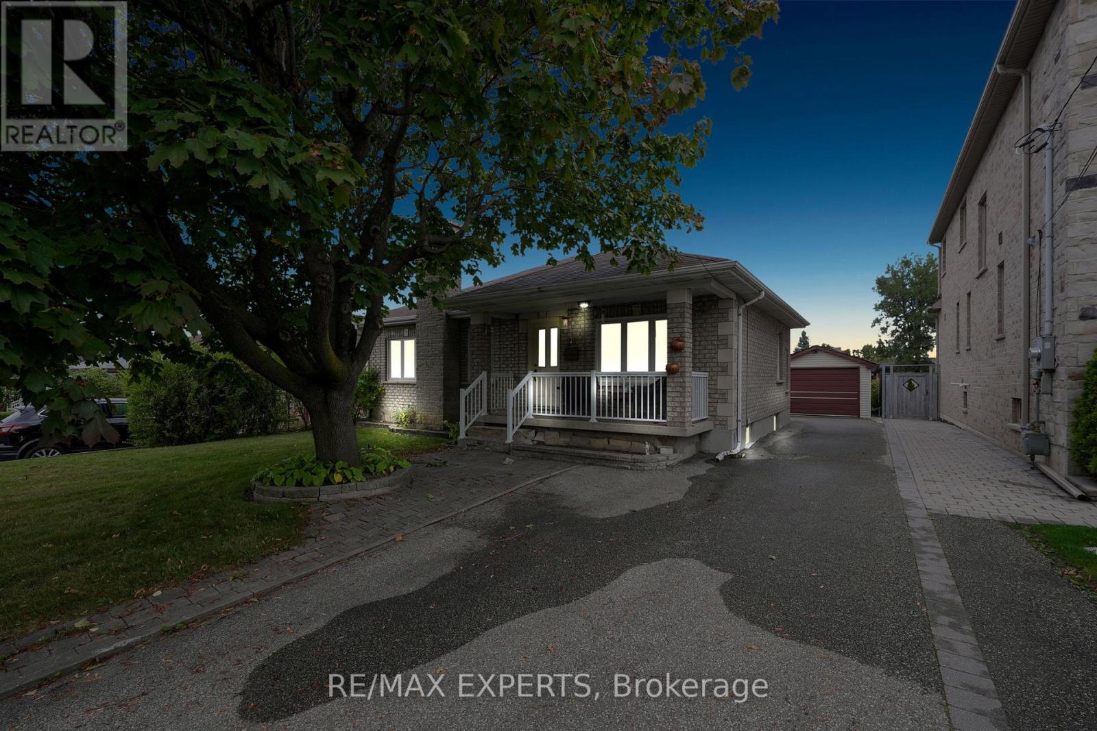 Detached at 26 GROVEDALE AVENUE, Toronto (Maple Leaf)