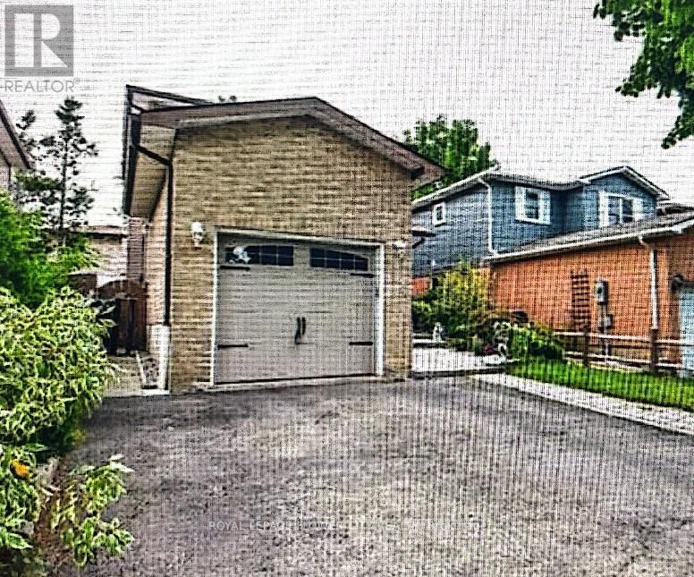 Detached at 16 BLOSSOM AVENUE, Brampton (Downtown Brampton)