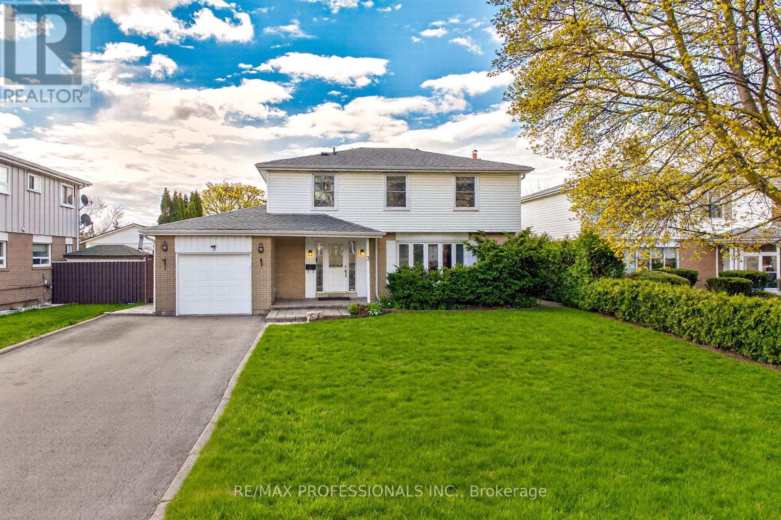 Detached at 3 CALEDON COURT, Brampton (Avondale)