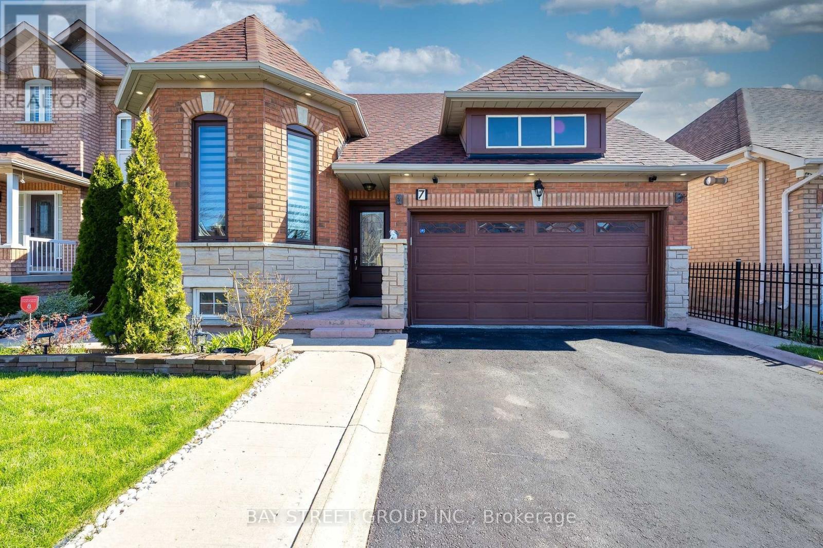 Detached at 7 ORCHID DRIVE, Brampton (Northwest Sandalwood Parkway)