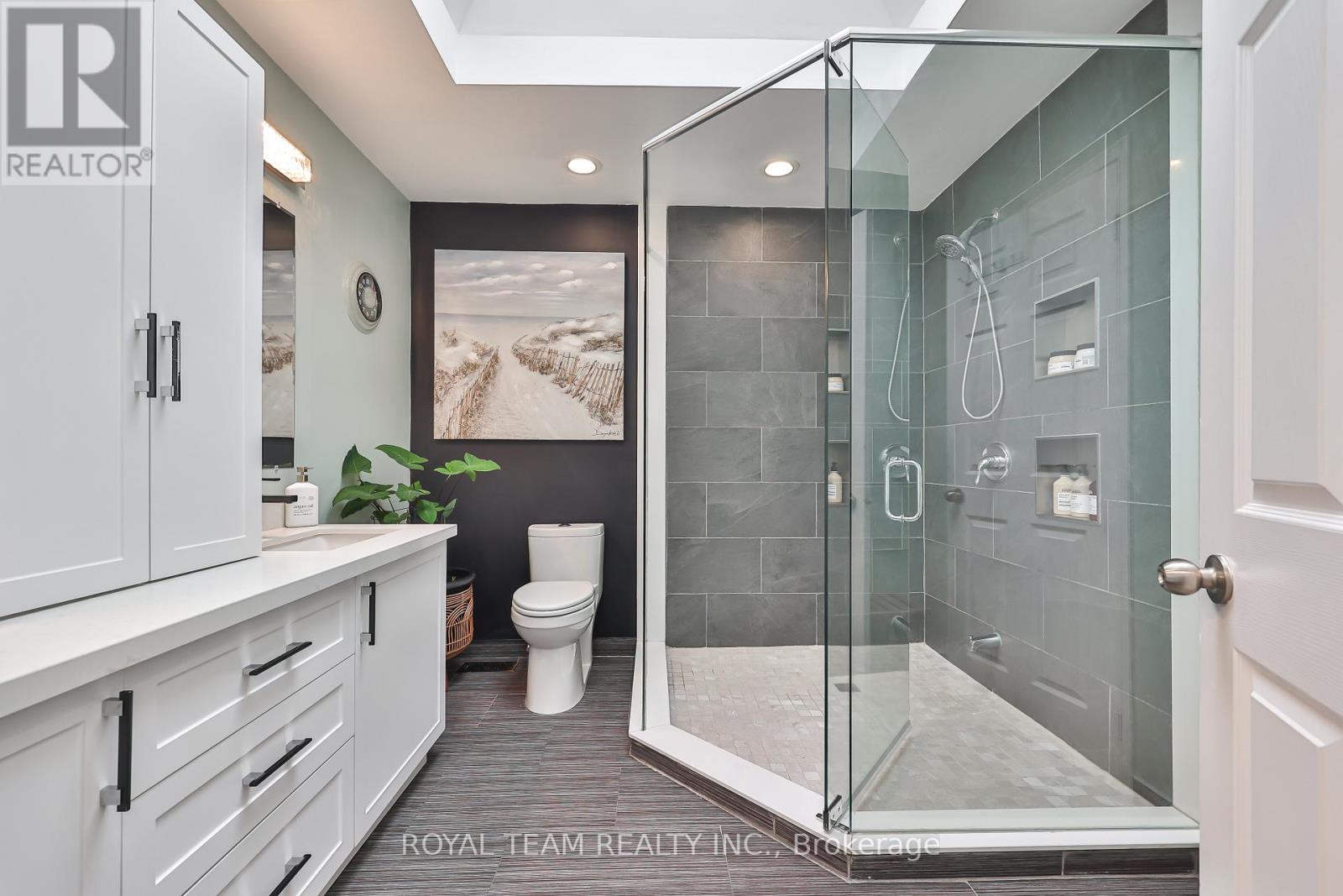 Detached at 91 SOUTH KINGSWAY WAY, Toronto
