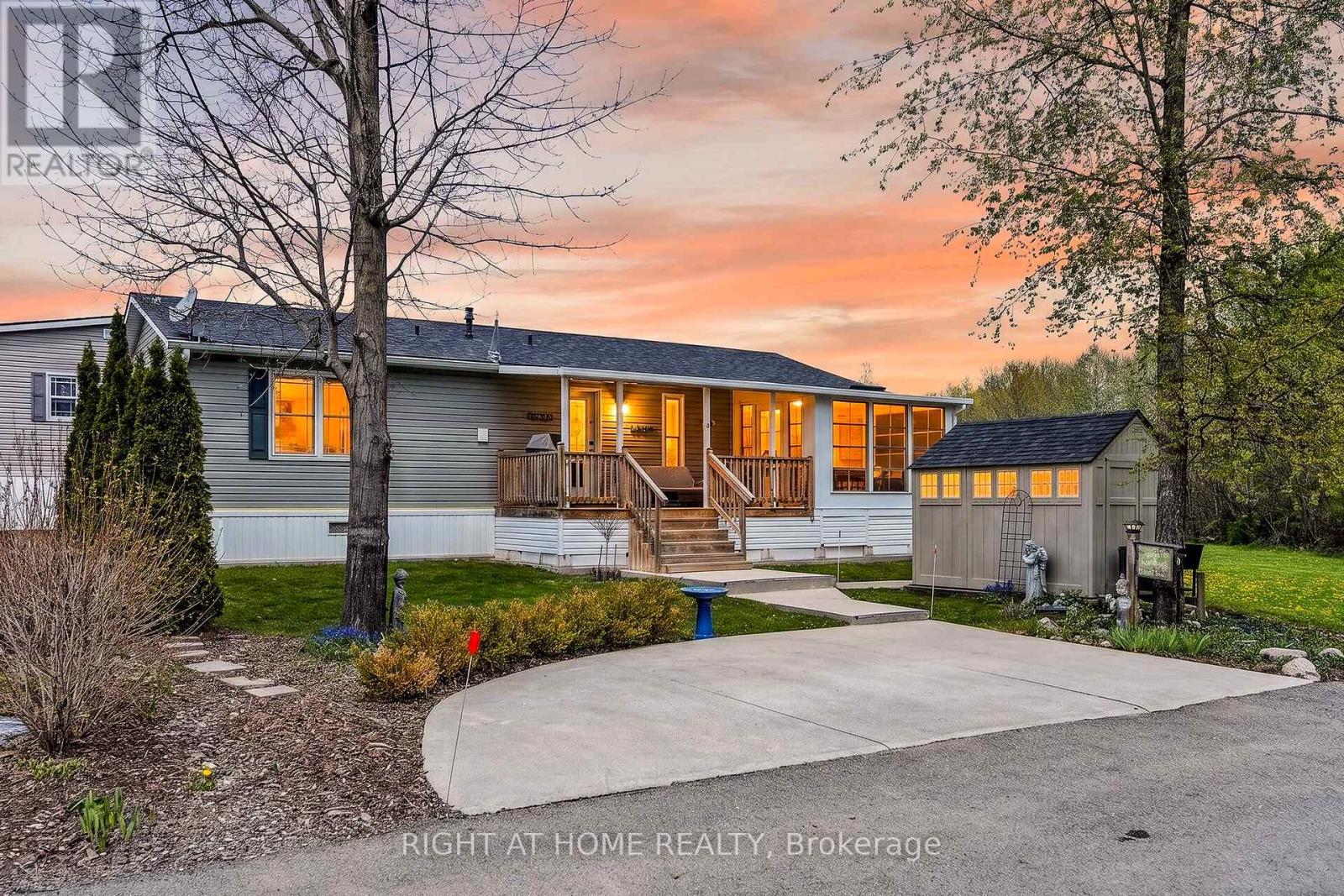 Detached at 5 BEECH - 4449 MILBUROUGH LINE, Burlington