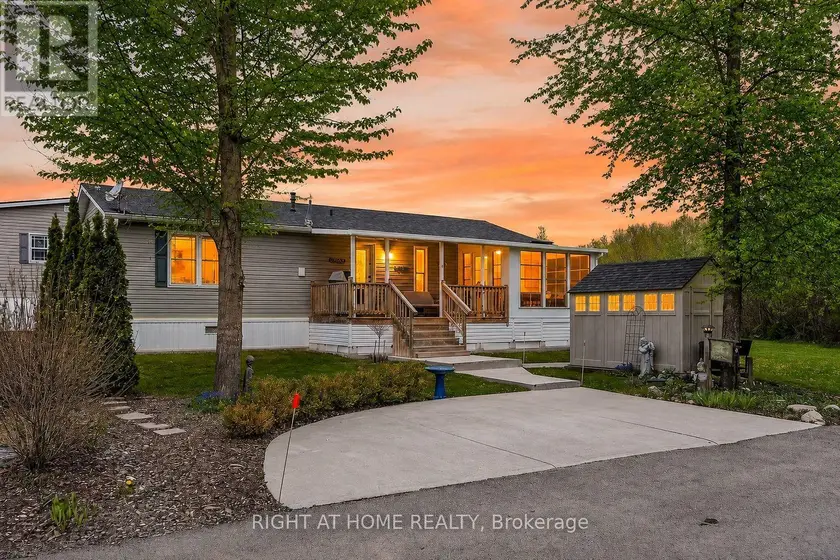 Detached at 5 BEECH - 4449 MILBUROUGH LINE, Burlington