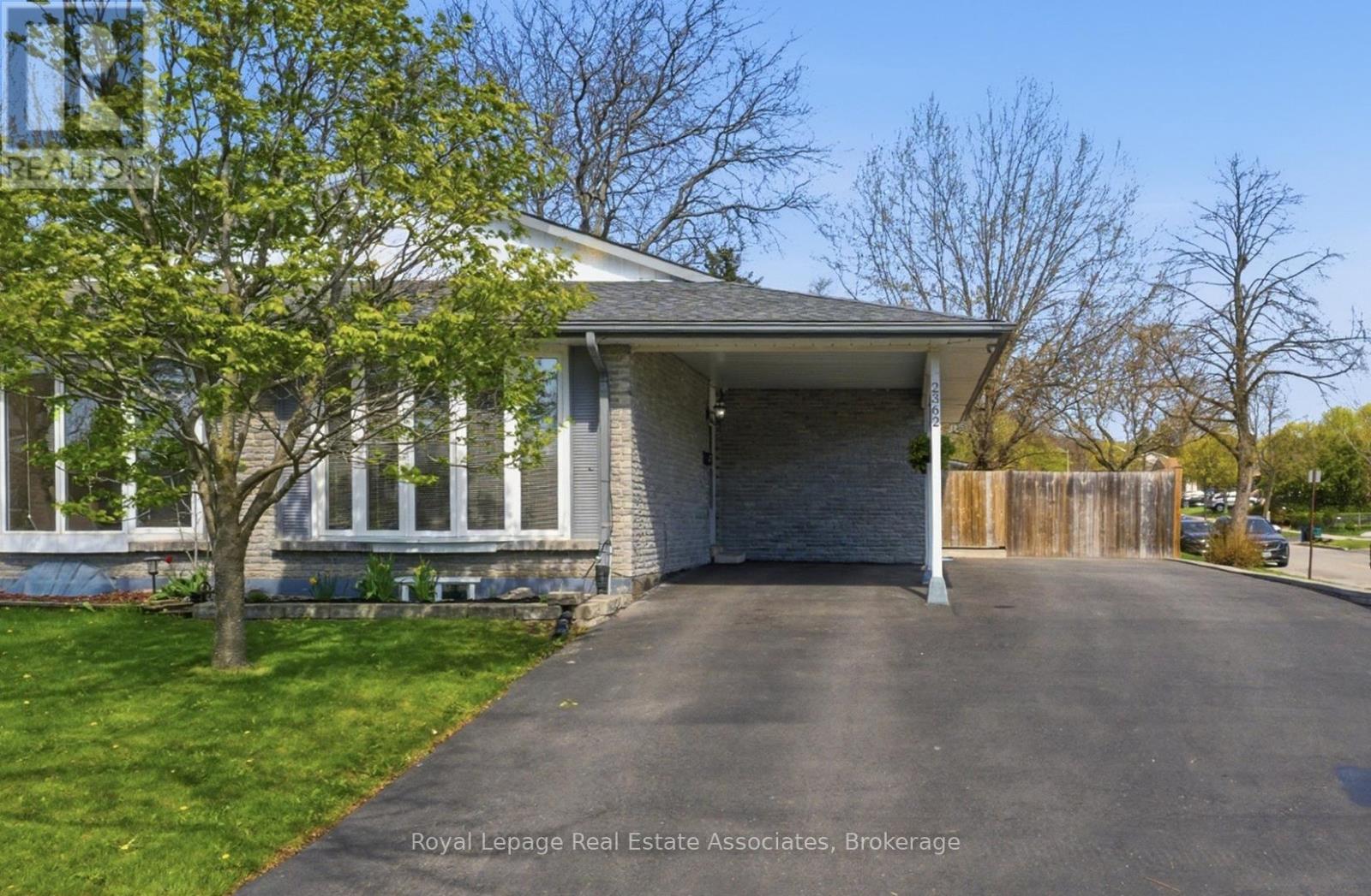 Semi-Detached/Link at 2362 GREENBANK TRAIL, Burlington (Brant Hills)