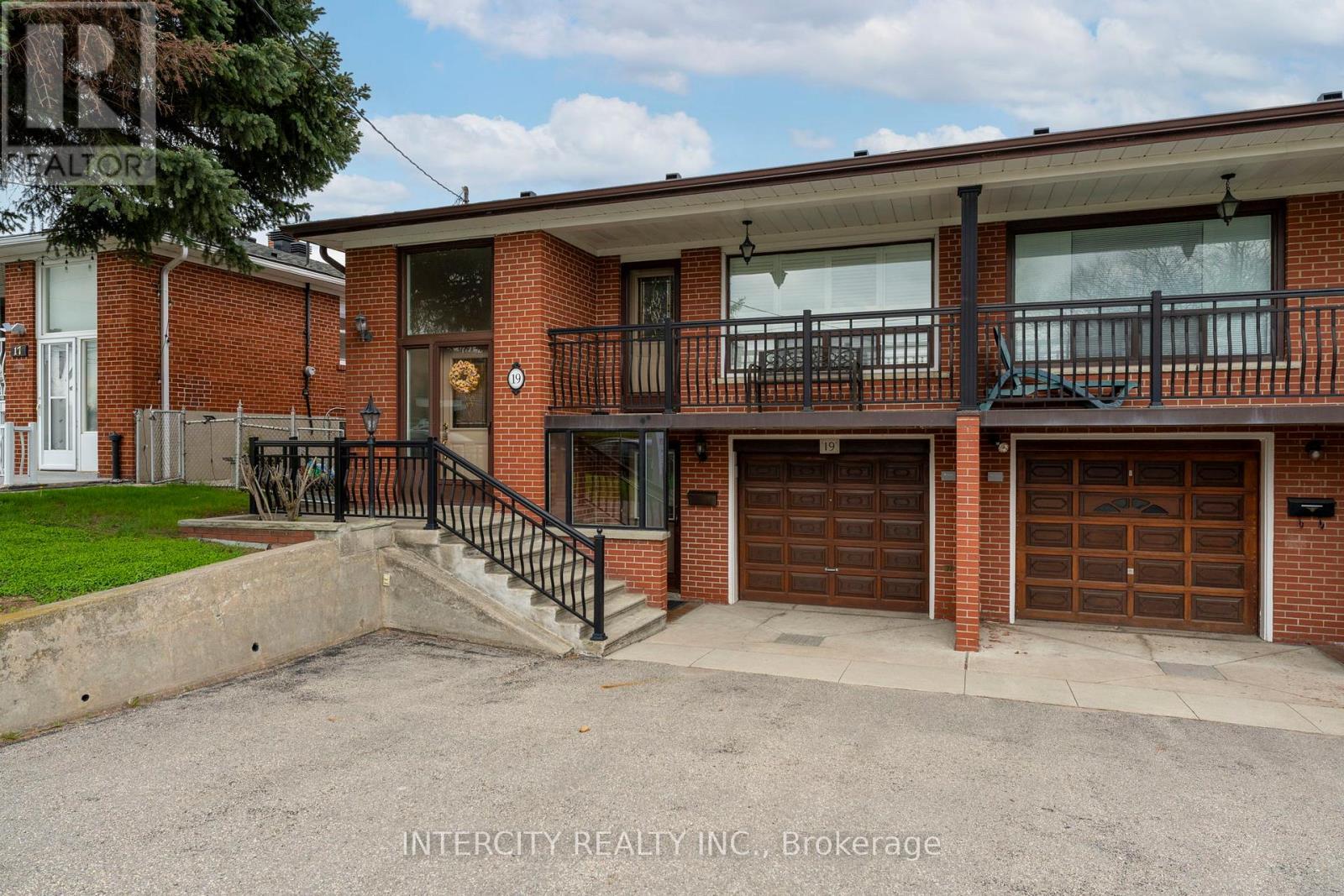 Semi-Detached/Link at 19 GADE DRIVE, Toronto (Downsview-Roding-CFB)