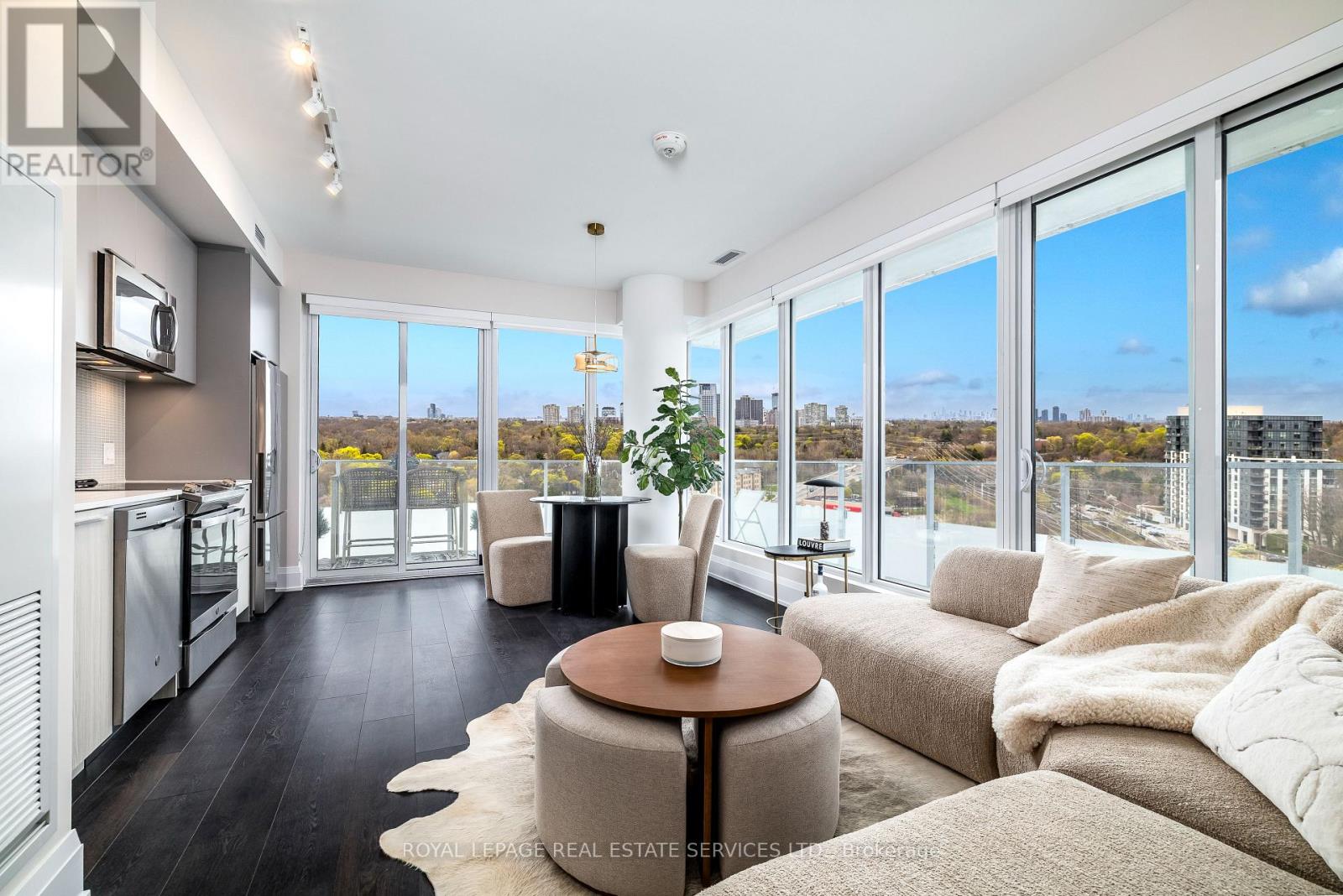 Apartment at 1402 - 20 BRIN DRIVE, Toronto (Edenbridge-Humber Valley)