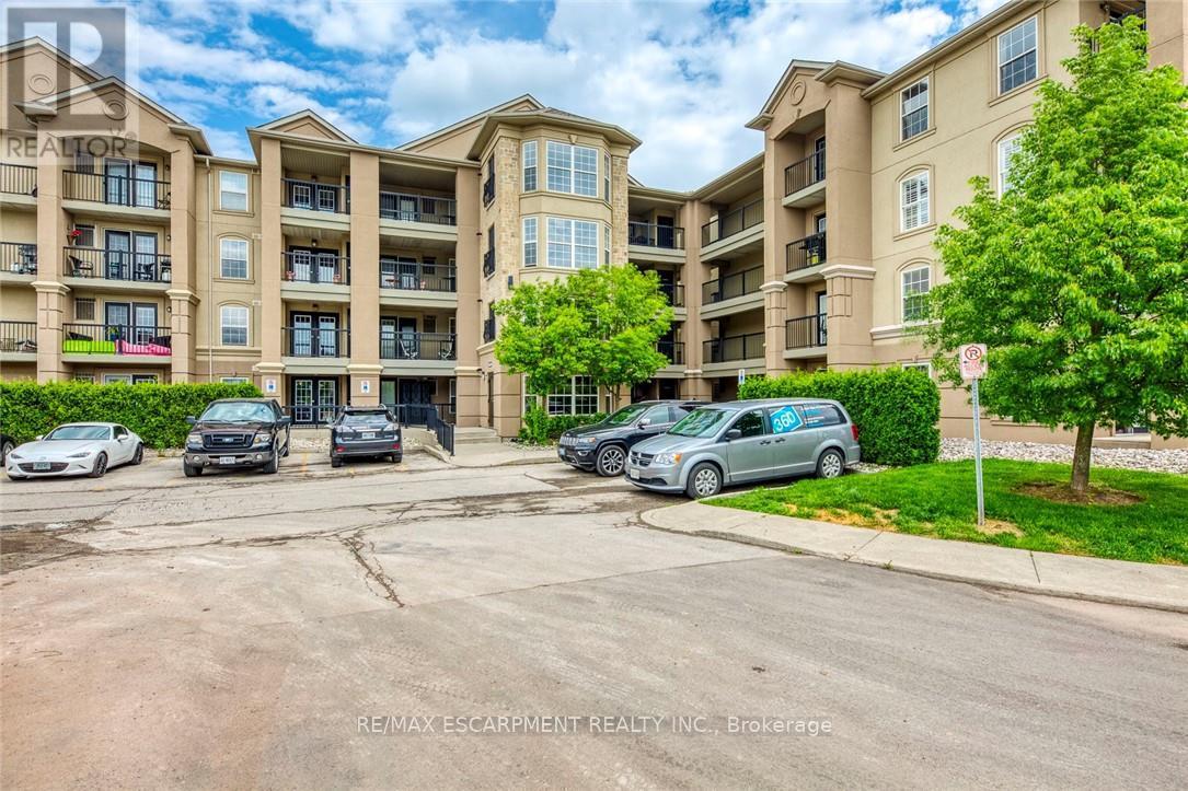 Apartment at 403 - 2055 APPLEBY LINE, Burlington (Uptown)