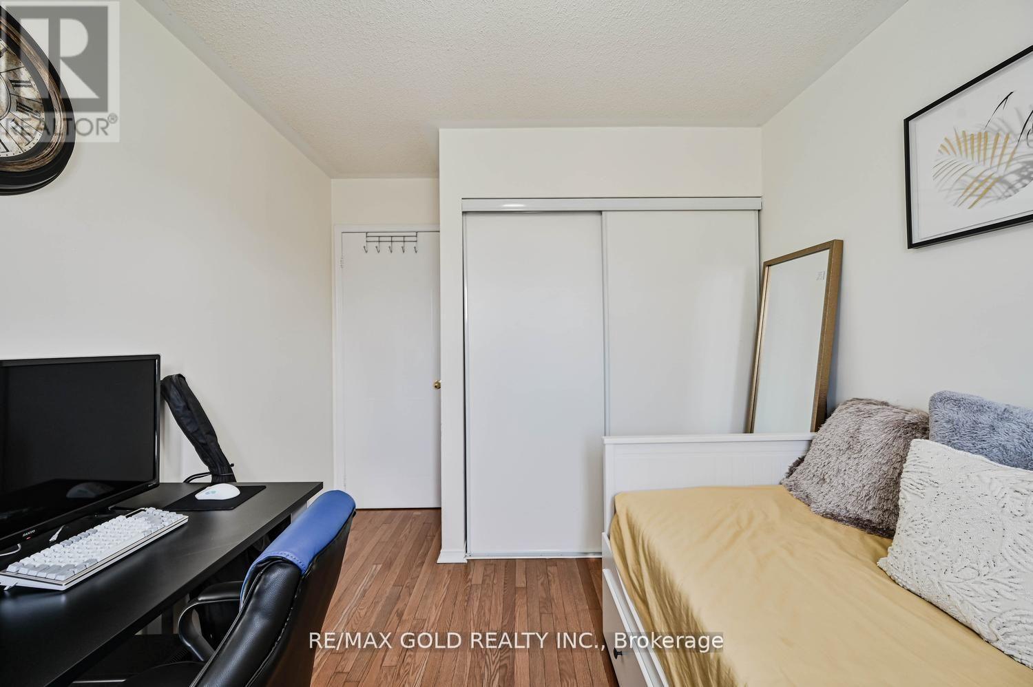 Townhouse at 30 WICKSTEAD COURT, Brampton
