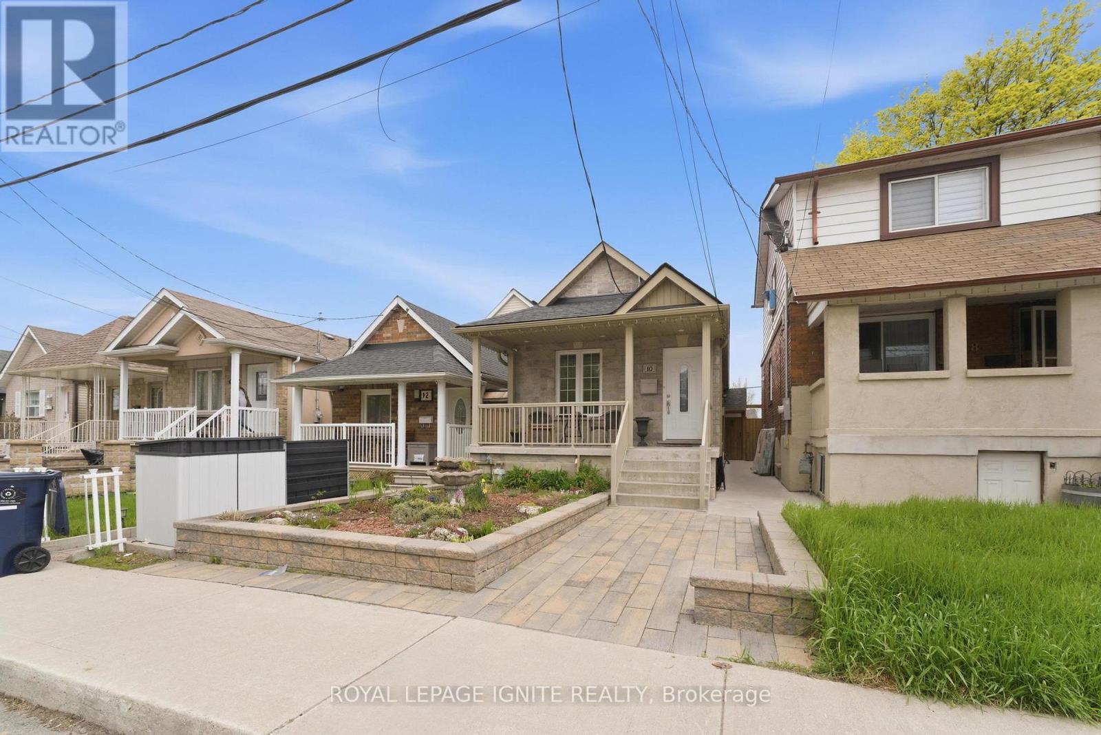 Detached at 10 CAYUGA AVENUE, Toronto (Rockcliffe-Smythe)