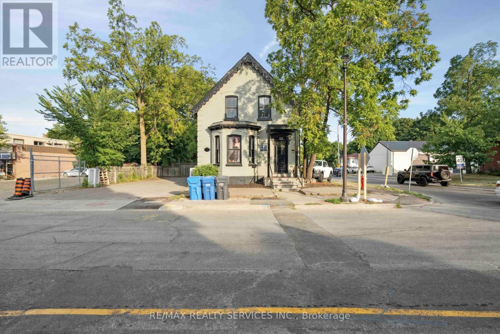 Detached at 127 QUEEN STREET W, Brampton (Downtown Brampton)