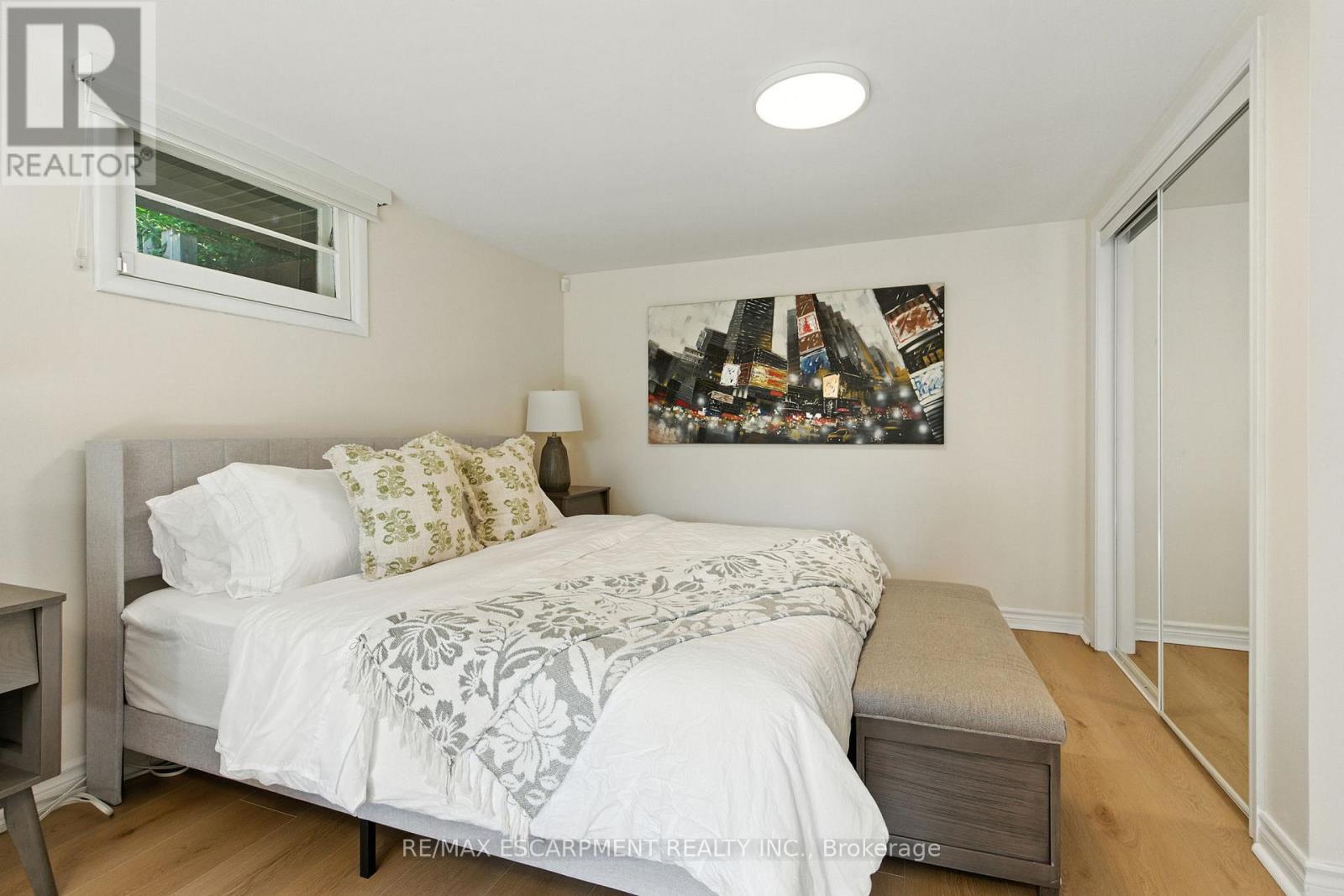 Detached at 230 SOUTH SERVICE ROAD, Mississauga