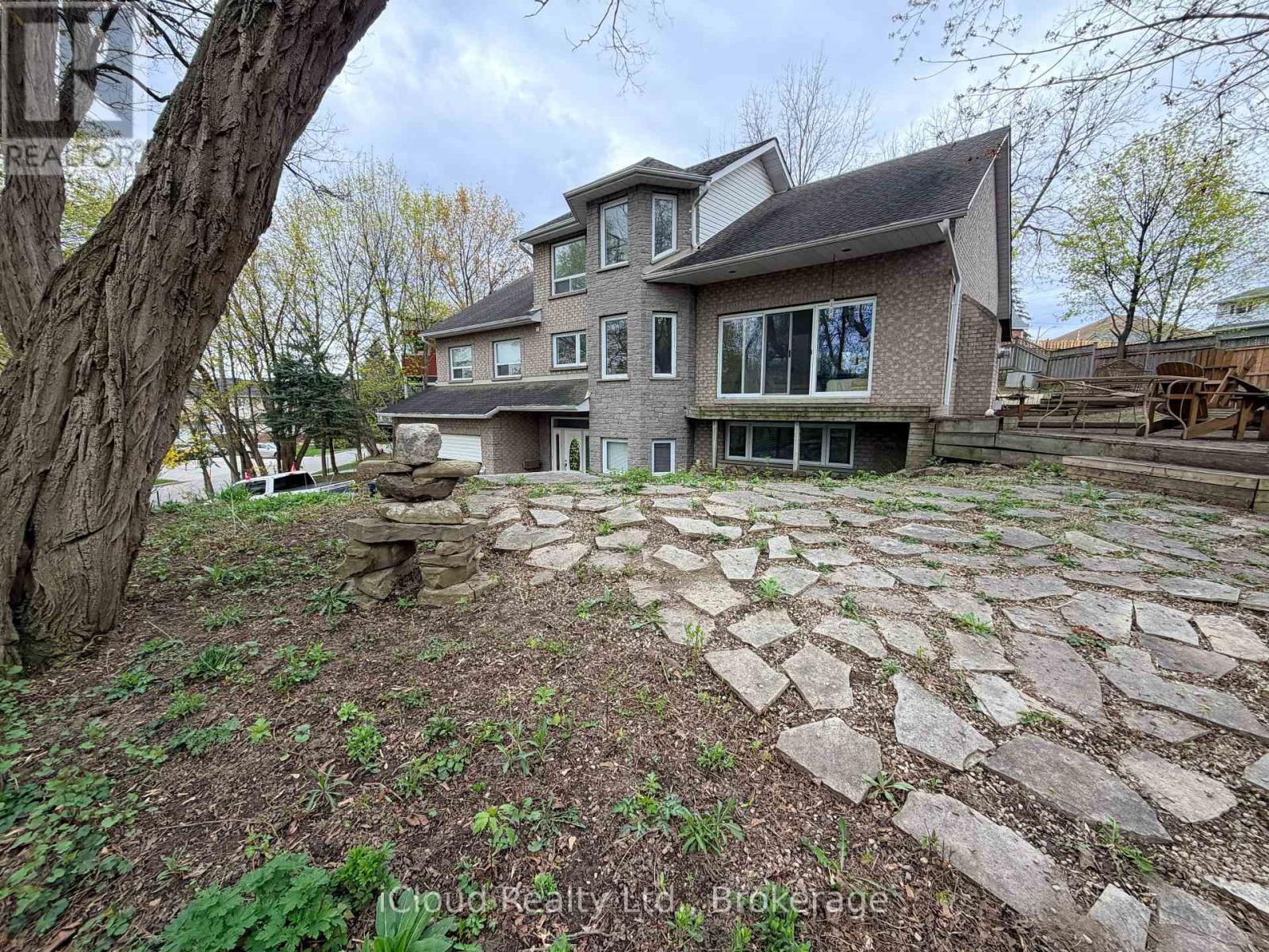 Detached at 176 WYNDHAM STREET, Mississauga (Streetsville)