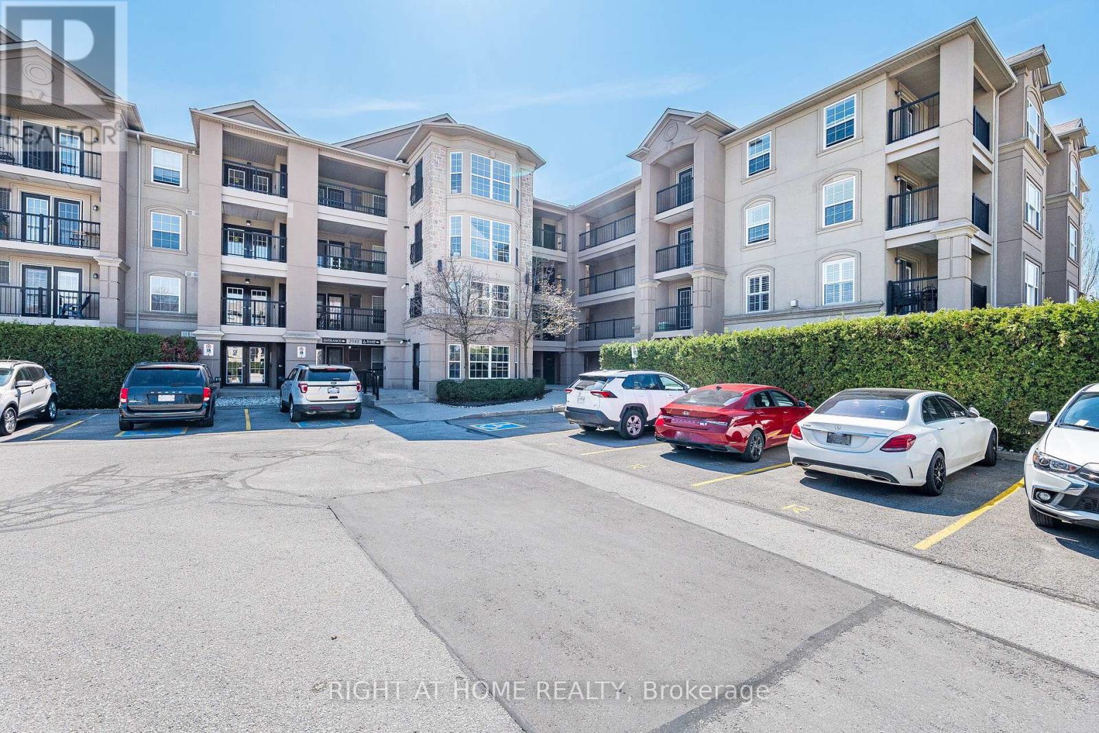 Apartment at 401 - 2045 APPLEBY LINE, Burlington (Uptown)