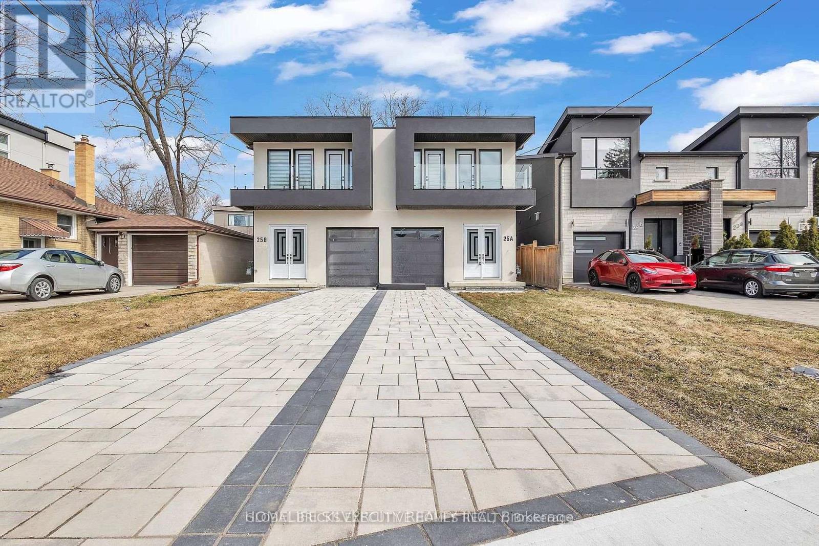 Semi-Detached/Link at 25B PINE AVENUE N, Mississauga (Port Credit)