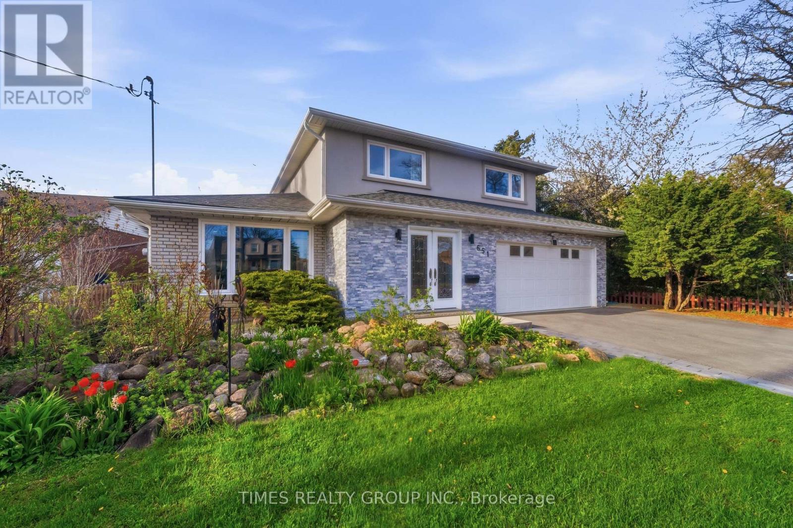 Detached at 651 BURNHAMTHORPE ROAD, Toronto (Eringate-Centennial-West Deane)