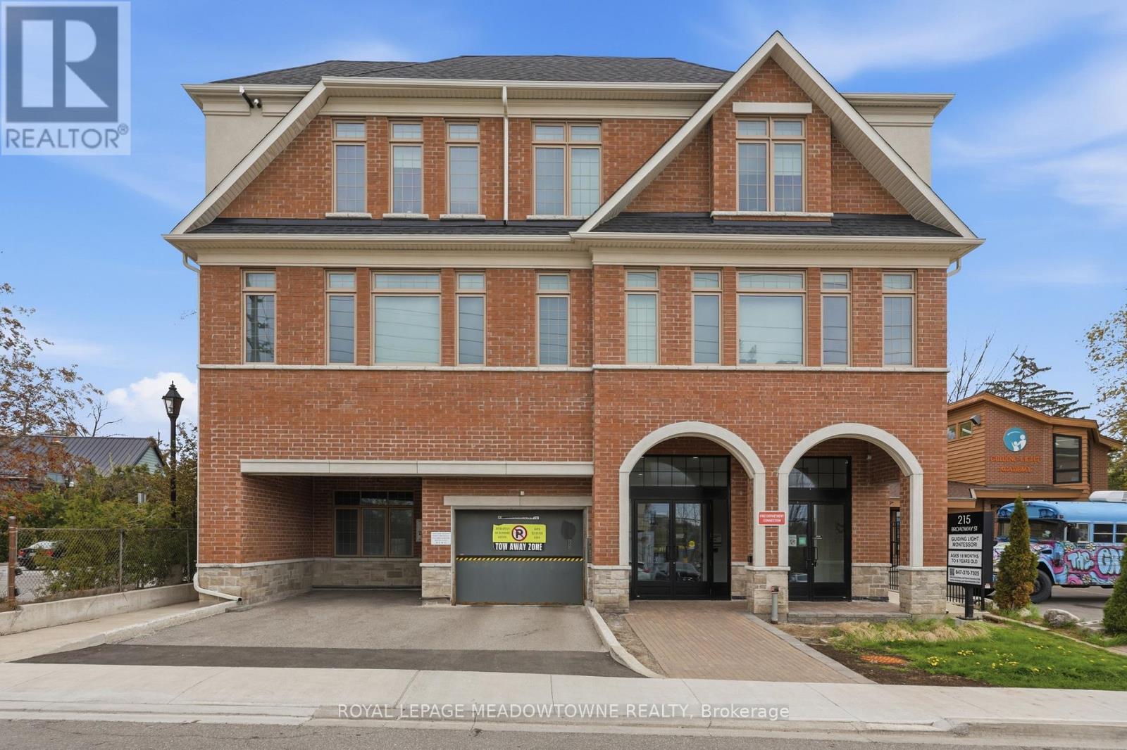 Apartment at 203 - 215 BROADWAY STREET, Mississauga (Streetsville)